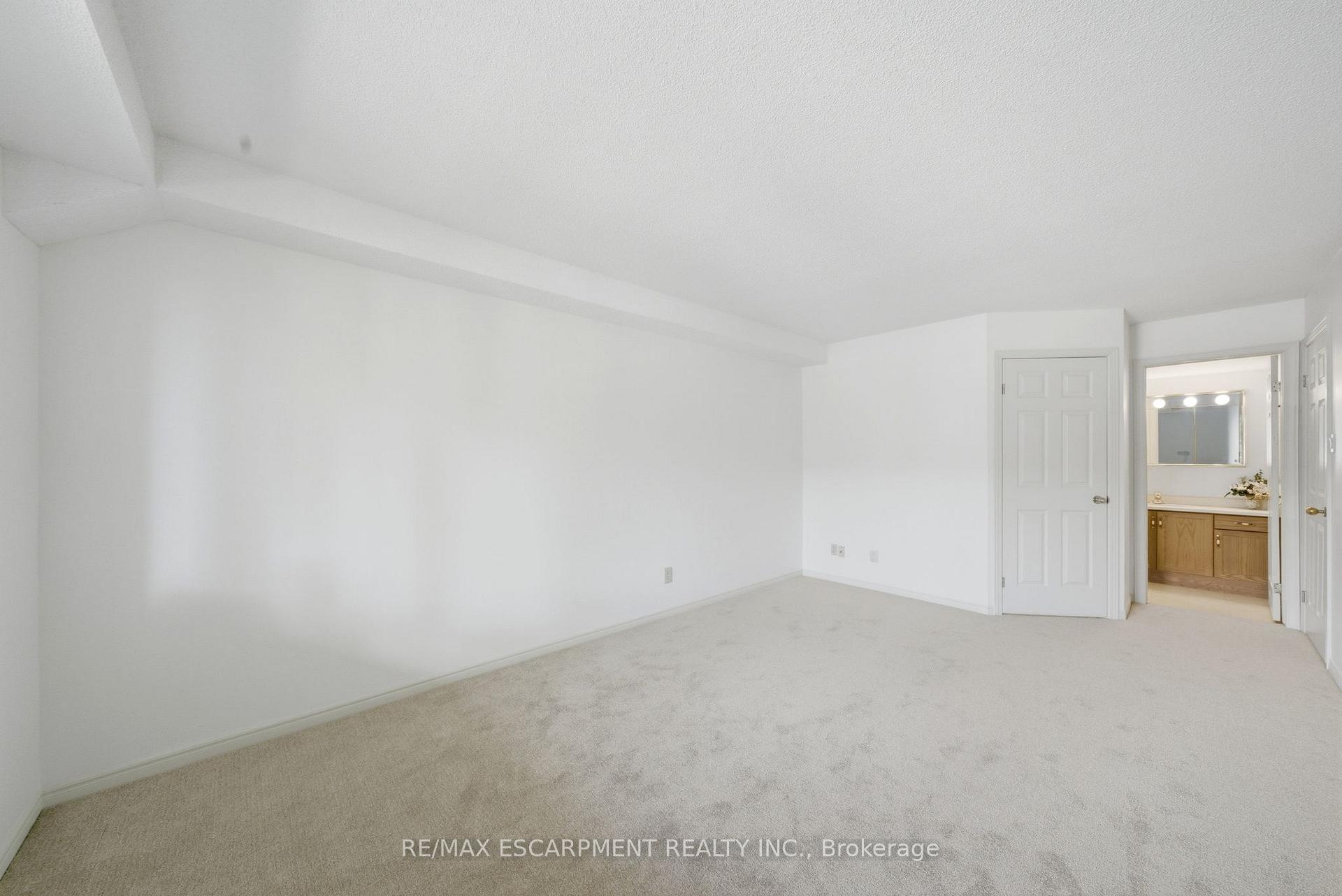 Photo 22 of Unit 303, 416 Limeridge Road E, Hamilton, Bruleville — HOMEH