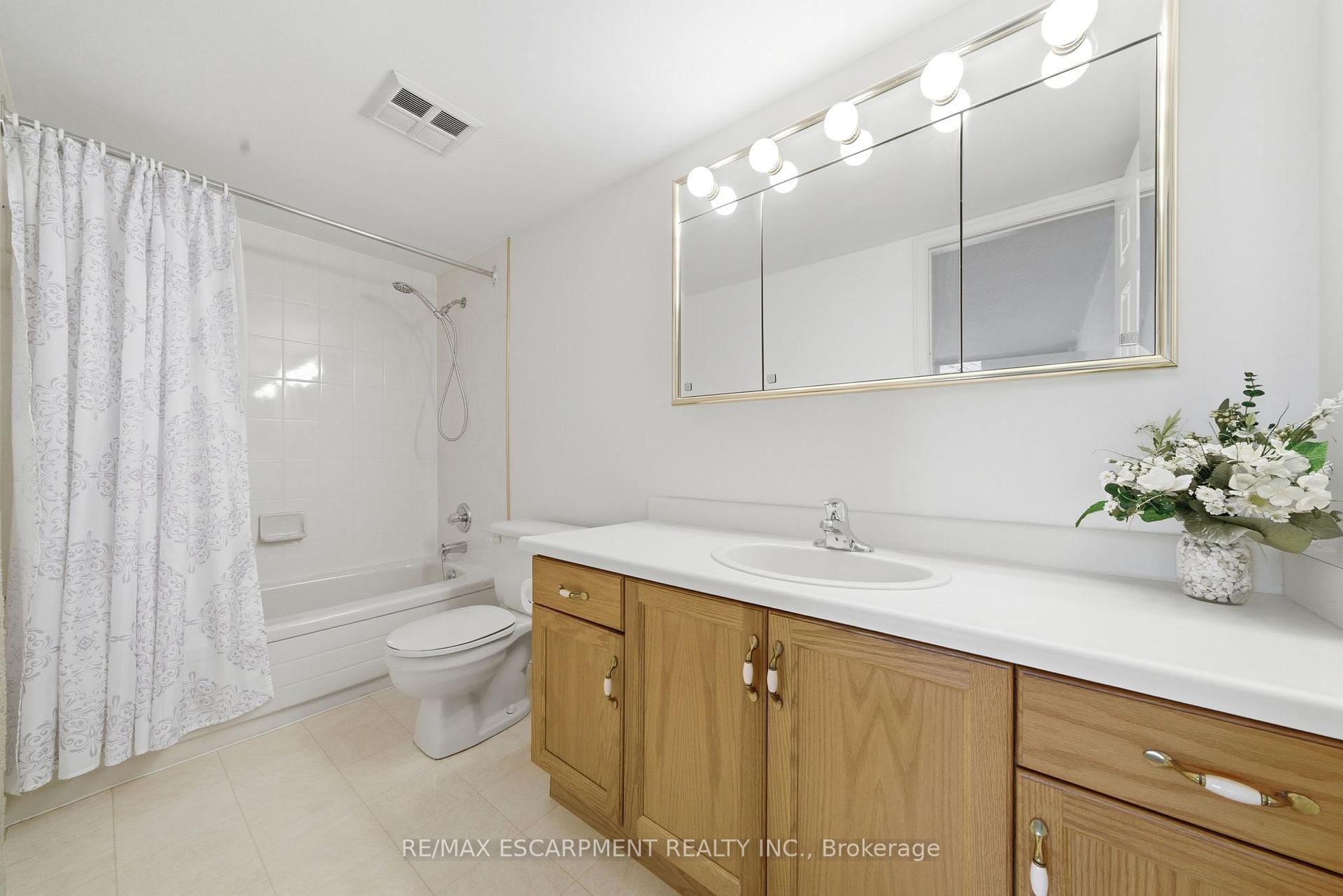 Photo 23 of Unit 303, 416 Limeridge Road E, Hamilton, Bruleville — HOMEH