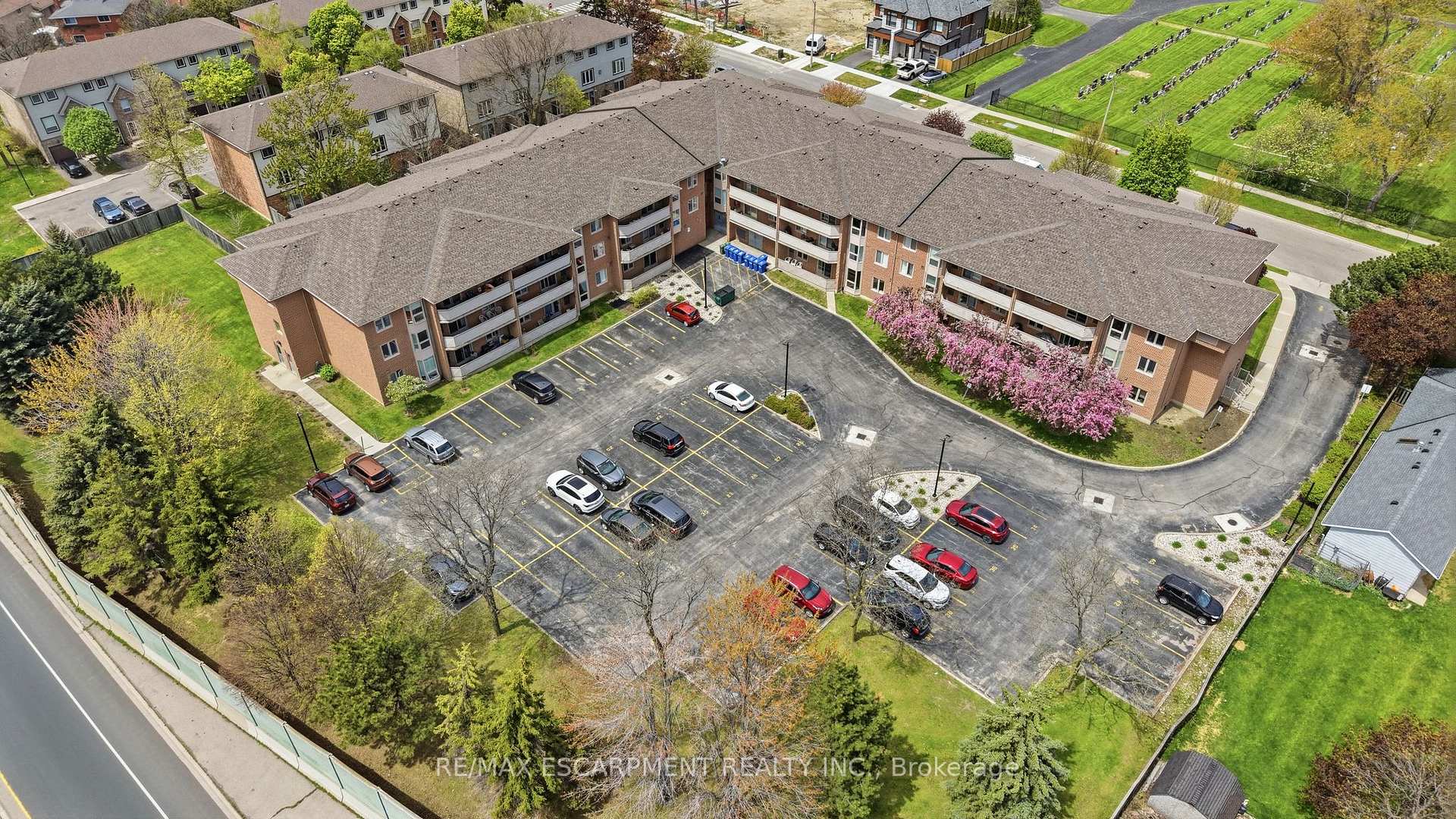 Photo 36 of Unit 303, 416 Limeridge Road E, Hamilton, Bruleville — HOMEH