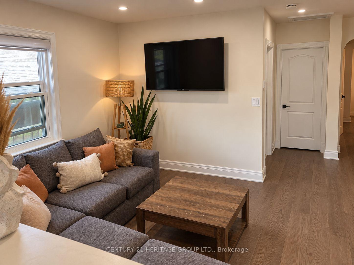 Photo 8 of 93 Ellington Drive, Scarborough, Wexford-Maryvale — HOMEH