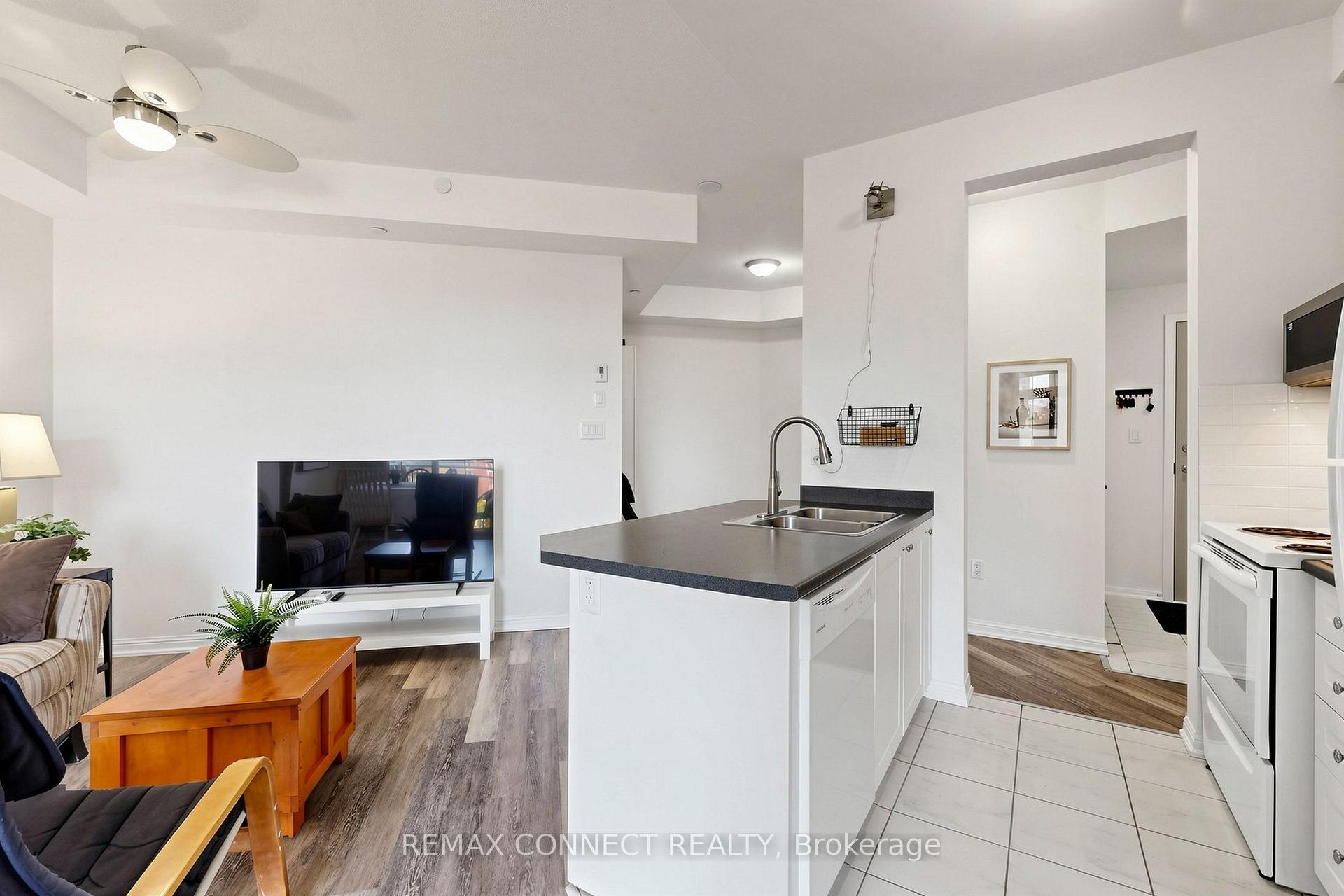 Photo 10 of Unit 307, 84 Aspen Springs Drive, Clarington, Bowmanville — HOMEH