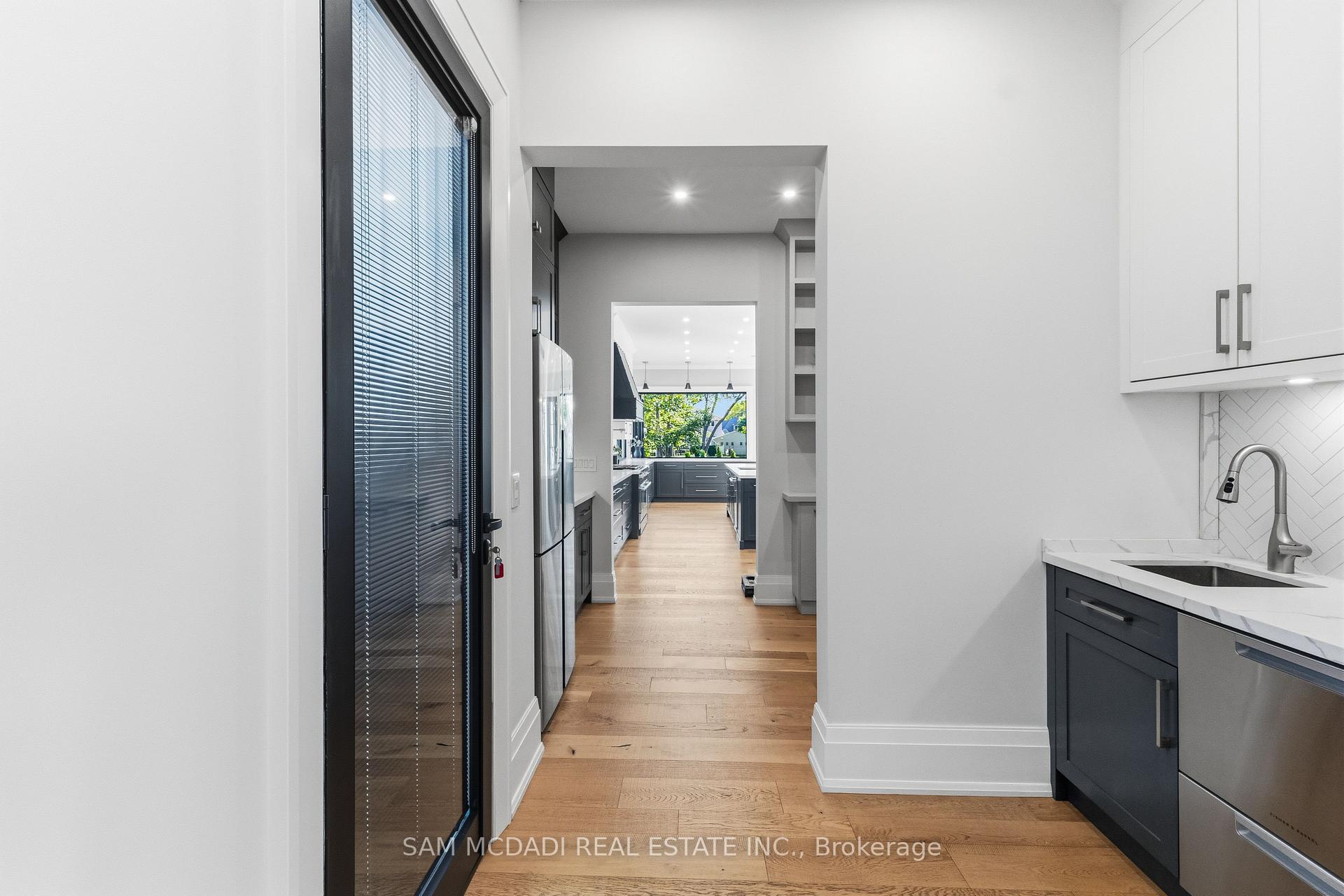 Photo 8 of 584 Fourth Line, Oakville, West — HOMEH