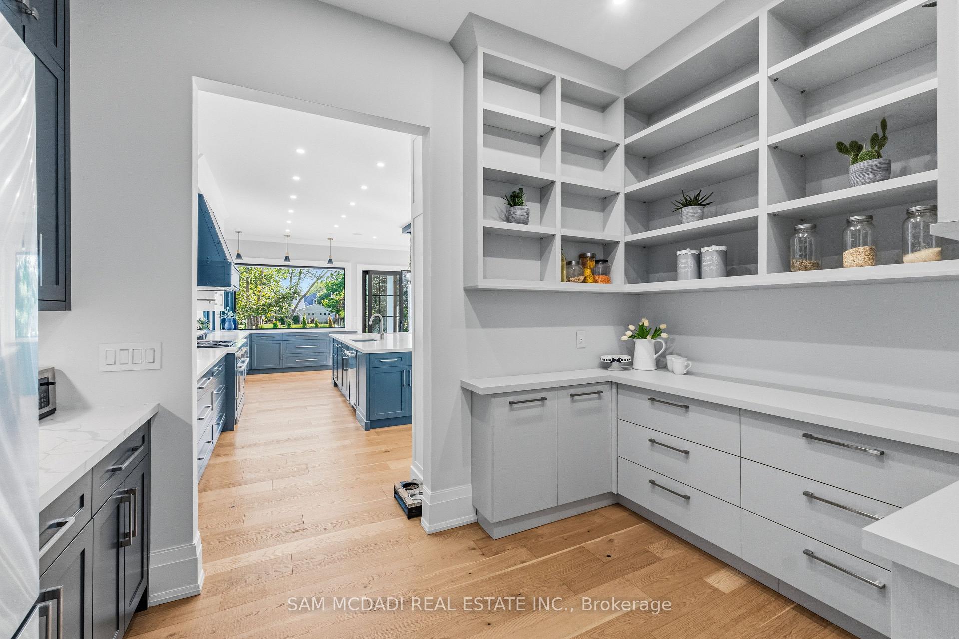 Photo 9 of 584 Fourth Line, Oakville, West — HOMEH