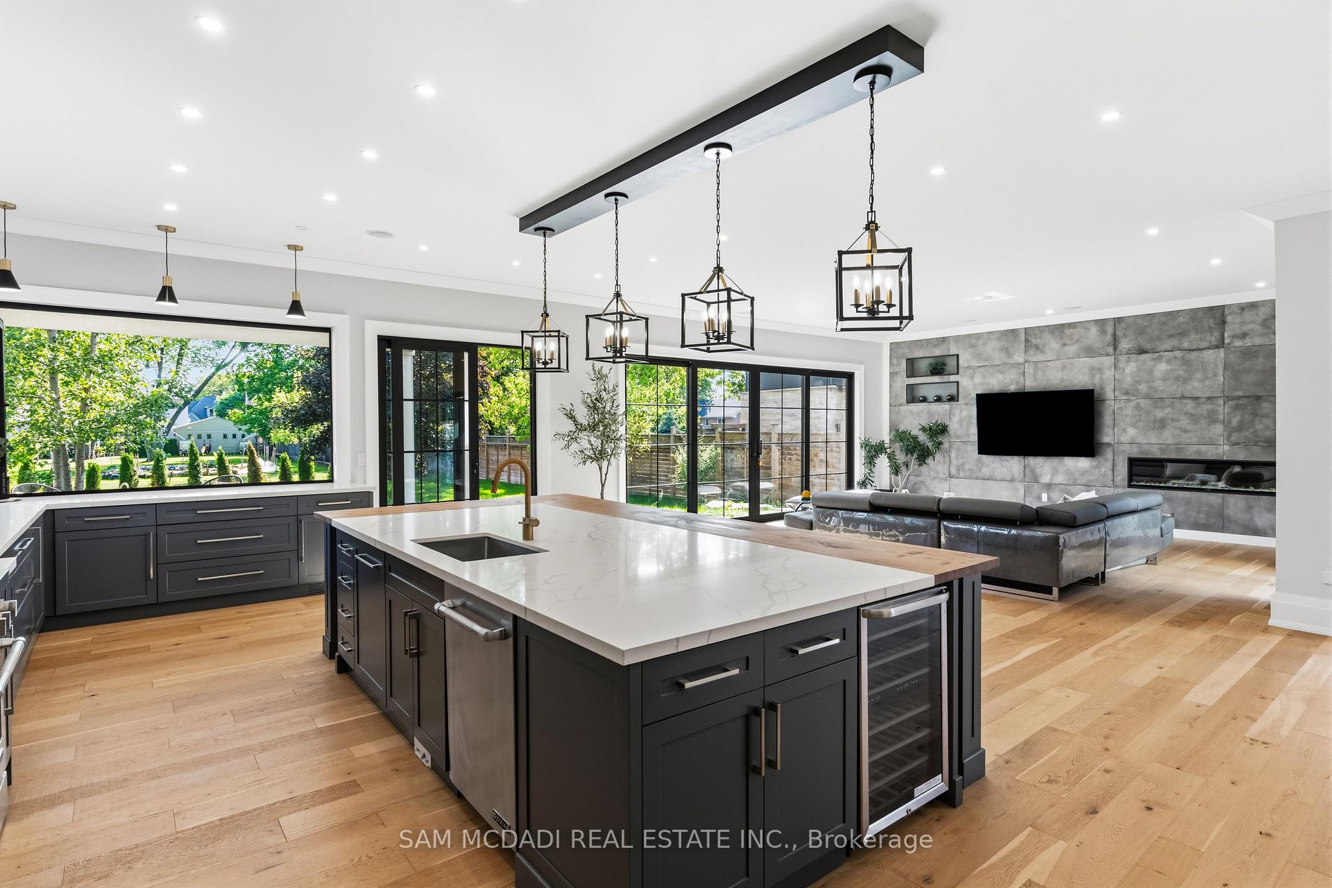 Photo 10 of 584 Fourth Line, Oakville, West — HOMEH
