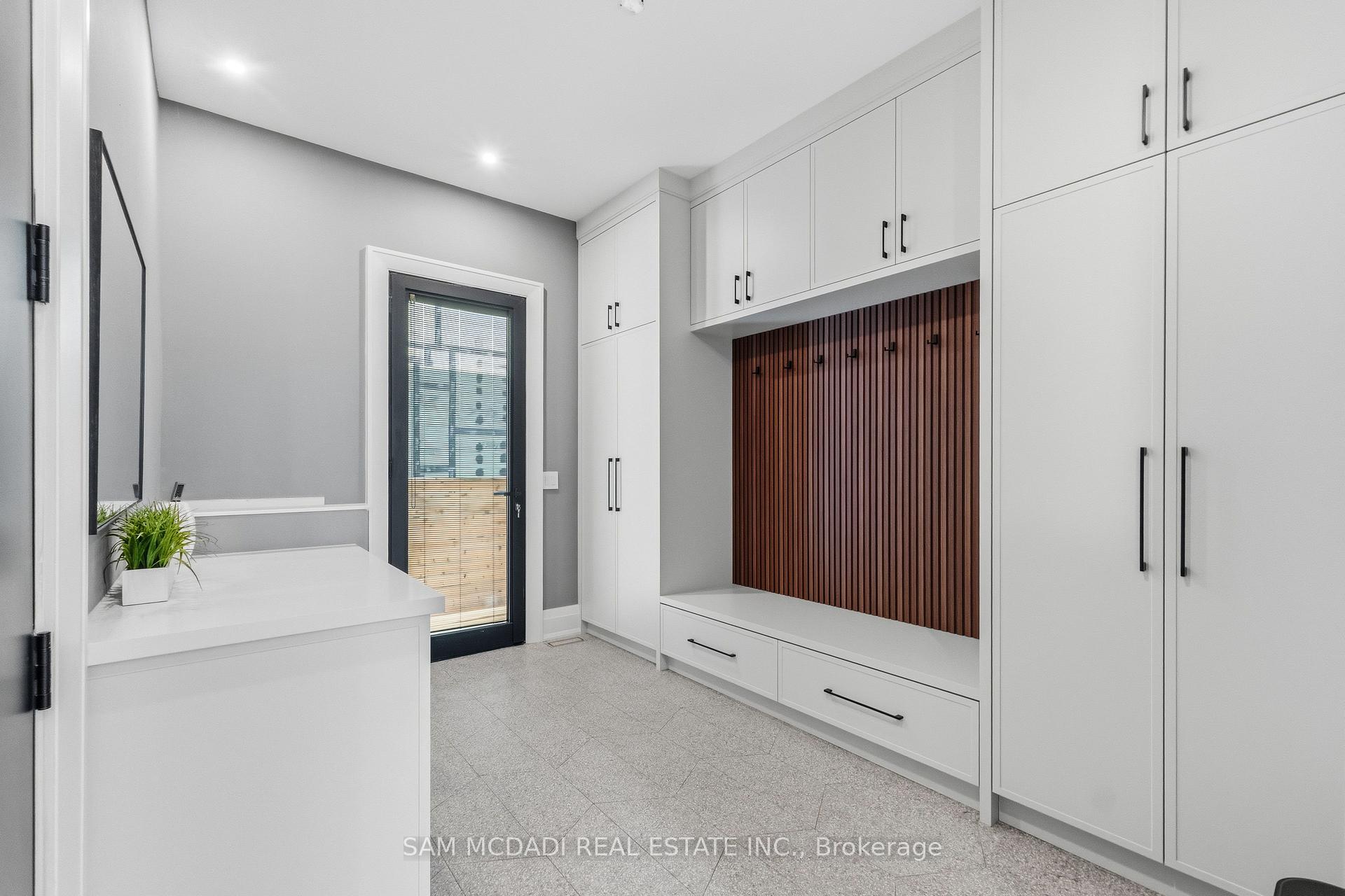 Photo 17 of 584 Fourth Line, Oakville, West — HOMEH