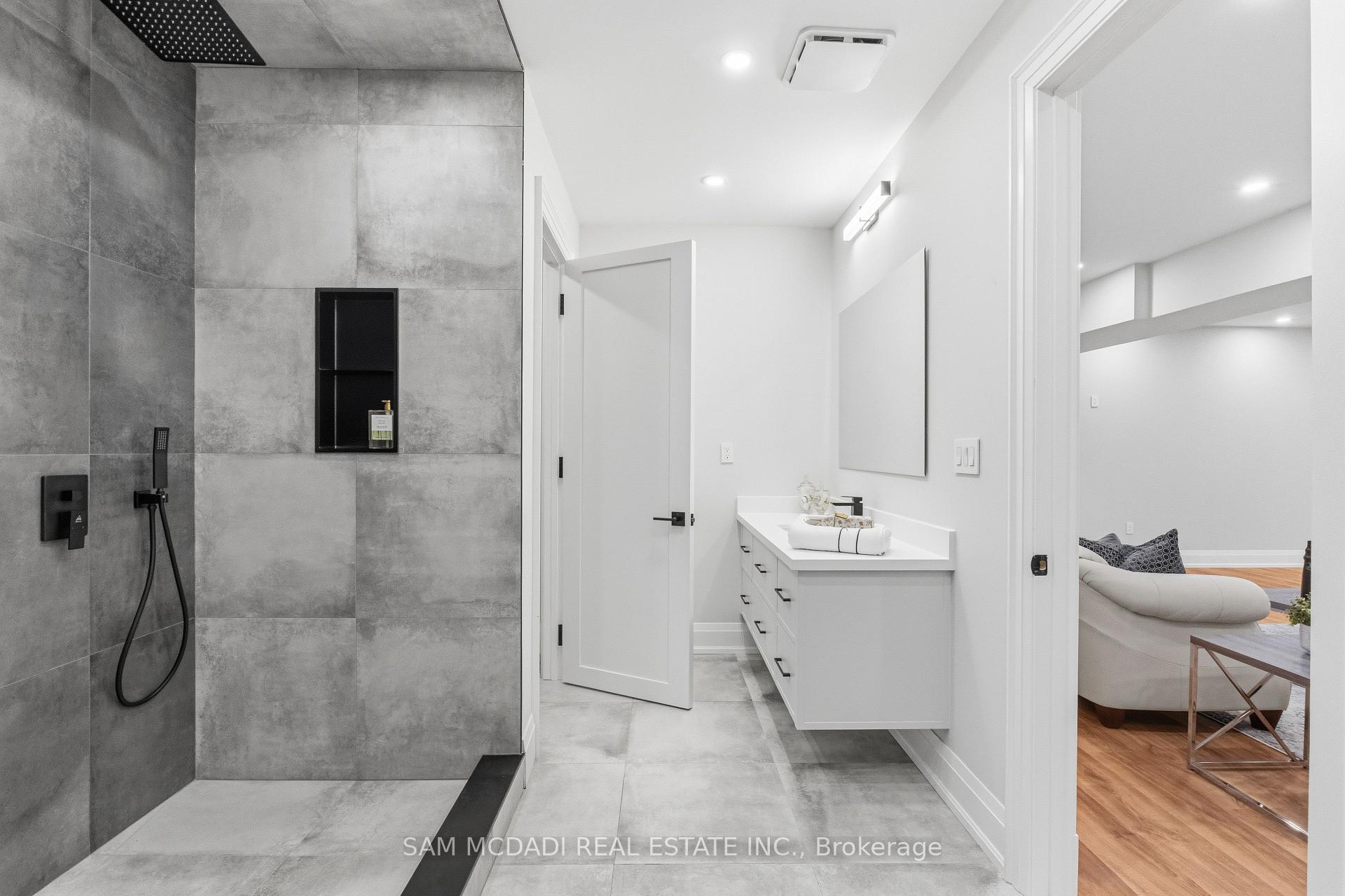 Photo 44 of 584 Fourth Line, Oakville, West — HOMEH