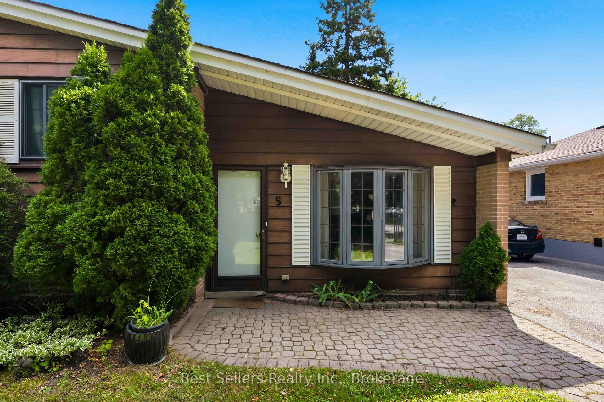 Photo 1 of 5 Benfrisco Crescent, Scarborough, Woburn — HOMEH
