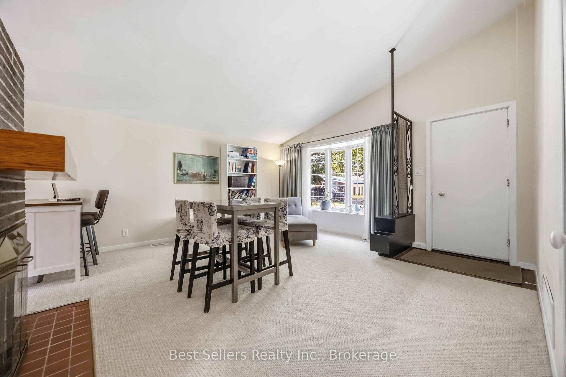 Photo 6 of 5 Benfrisco Crescent, Scarborough, Woburn — HOMEH