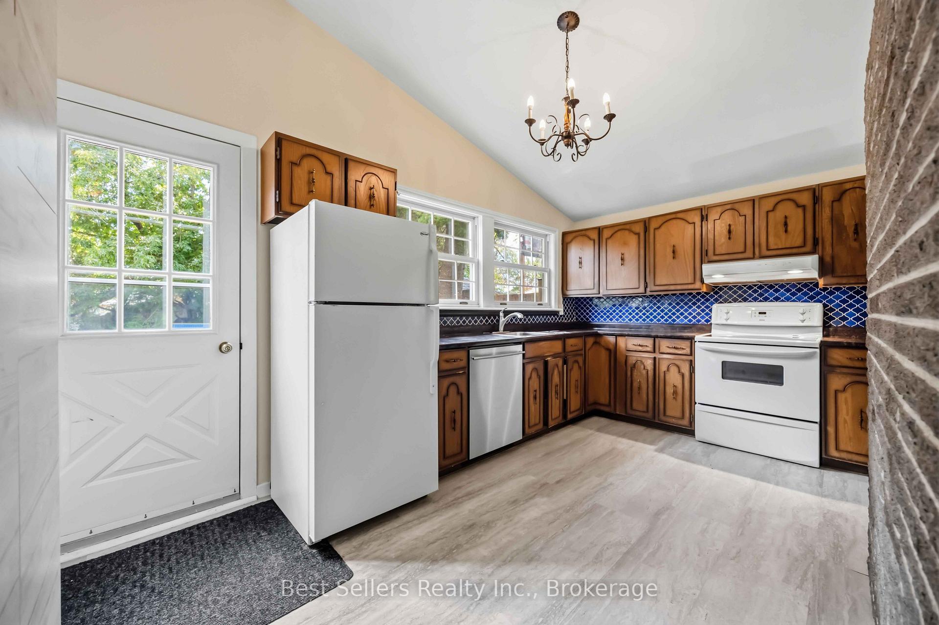 Photo 10 of 5 Benfrisco Crescent, Scarborough, Woburn — HOMEH