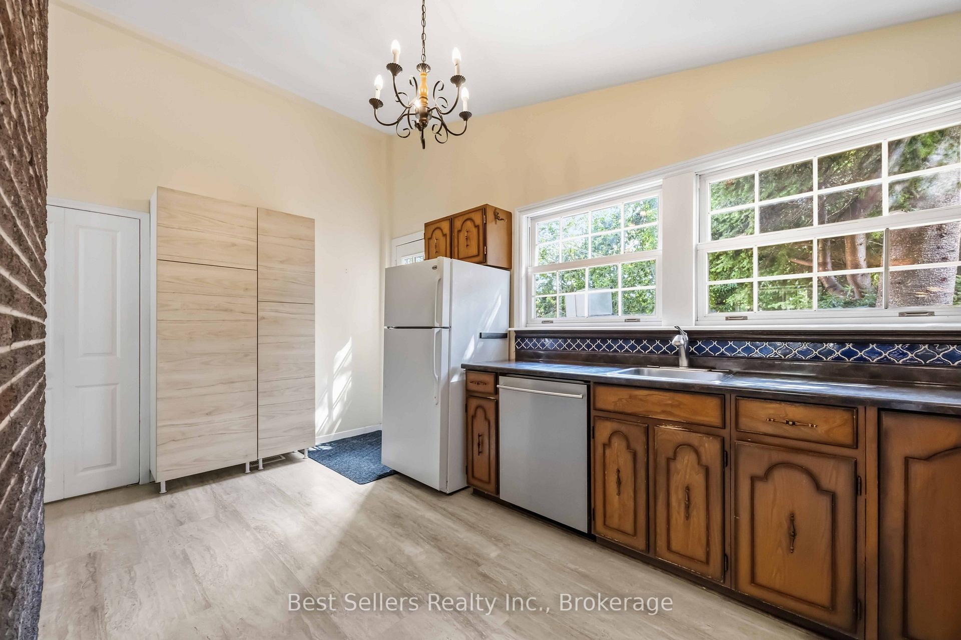 Photo 12 of 5 Benfrisco Crescent, Scarborough, Woburn — HOMEH