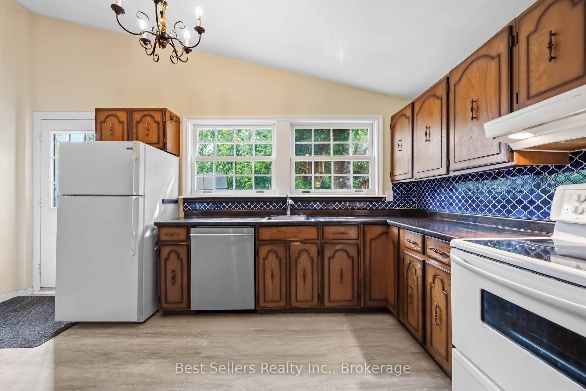 Photo 13 of 5 Benfrisco Crescent, Scarborough, Woburn — HOMEH