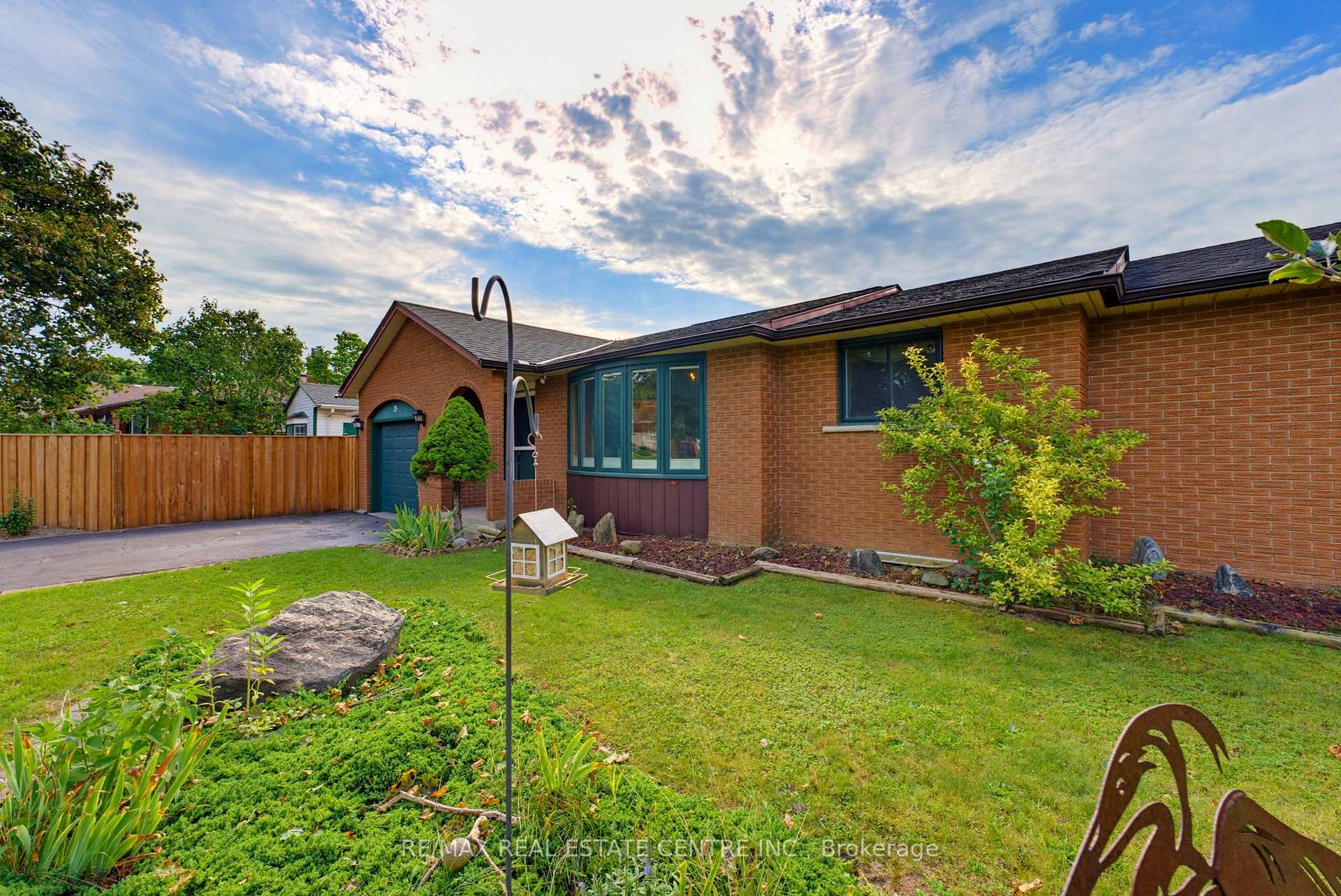 Photo 5 of 35 Windy Ridge Drive, Kitchener, Brigadoon — HOMEH