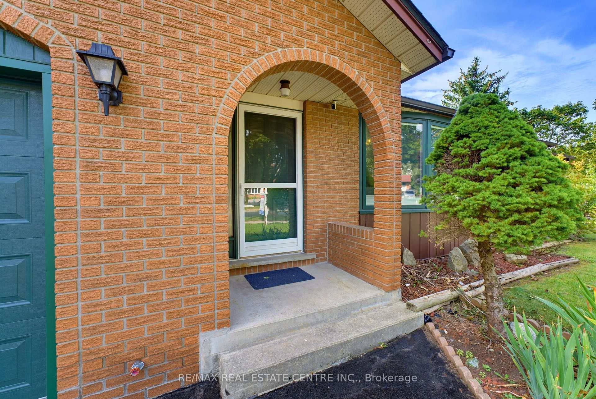 Photo 7 of 35 Windy Ridge Drive, Kitchener, Brigadoon — HOMEH