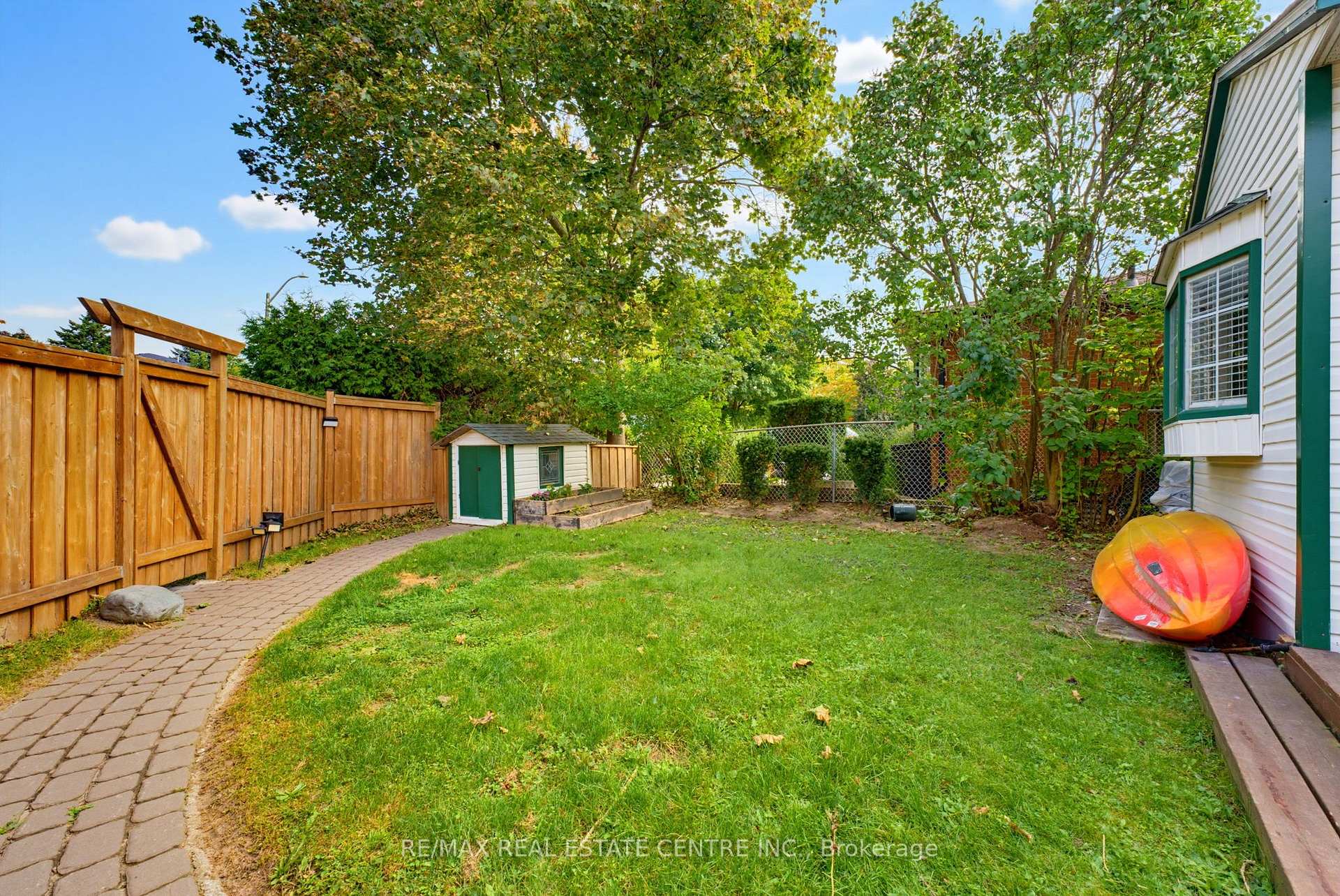 Photo 34 of 35 Windy Ridge Drive, Kitchener, Brigadoon — HOMEH