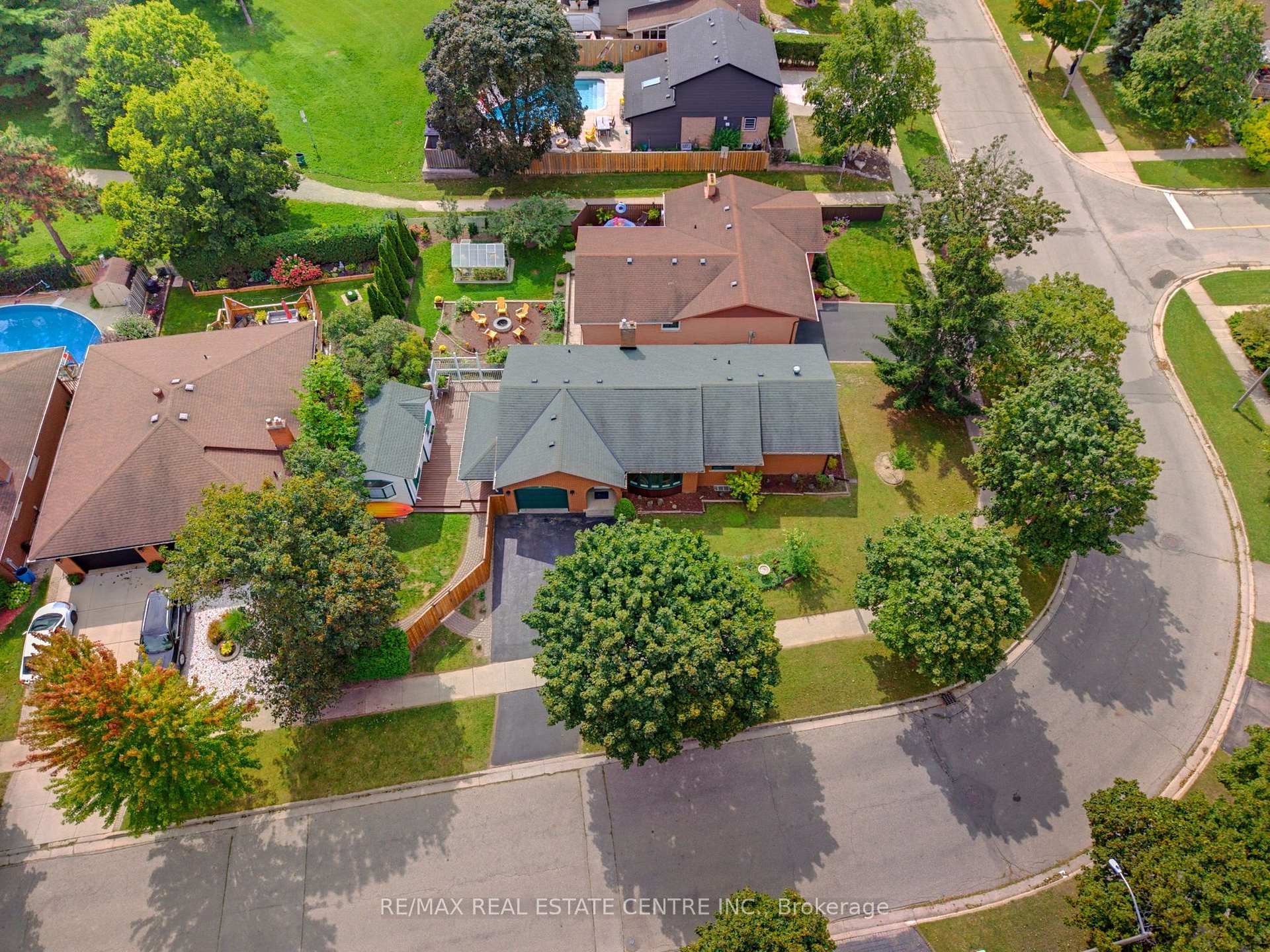 Photo 38 of 35 Windy Ridge Drive, Kitchener, Brigadoon — HOMEH