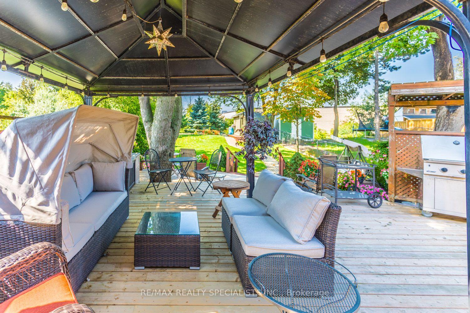 Photo 3 of 32 Falconer Drive, Mississauga, Streetsville — HOMEH