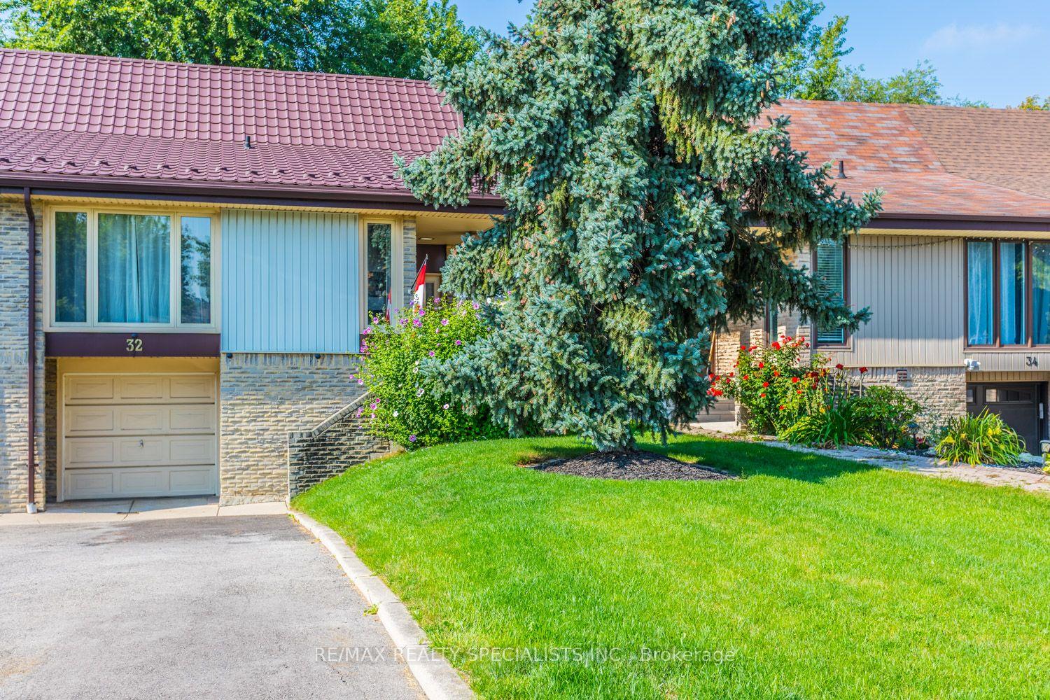 Photo 4 of 32 Falconer Drive, Mississauga, Streetsville — HOMEH