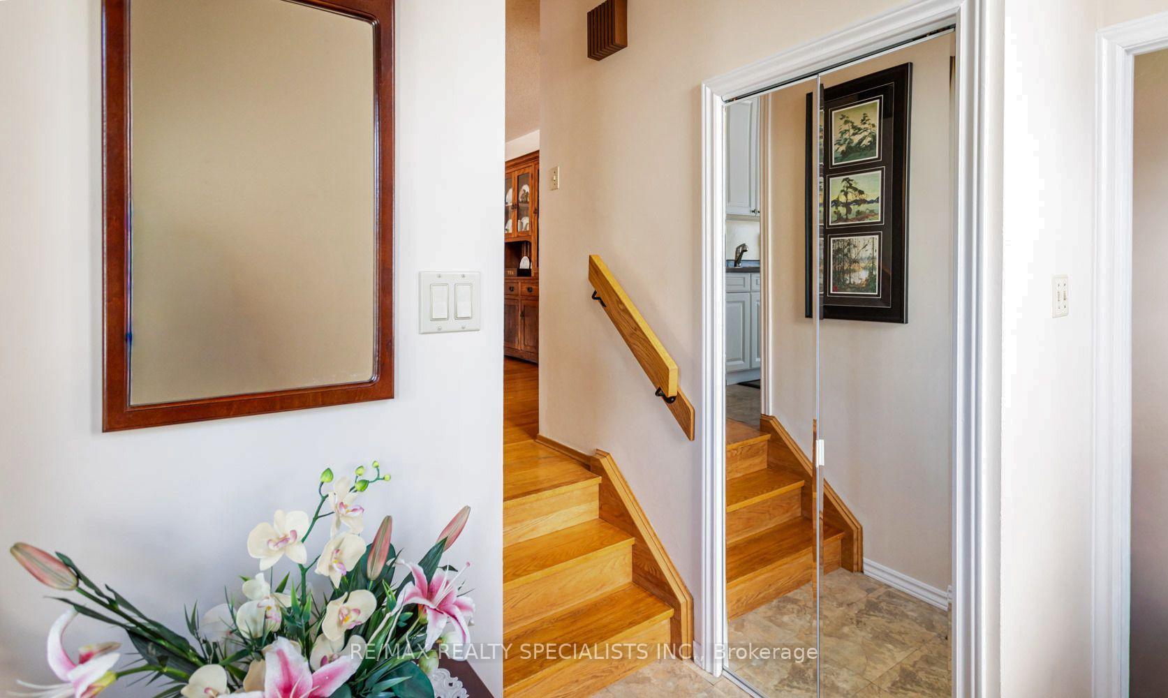 Photo 7 of 32 Falconer Drive, Mississauga, Streetsville — HOMEH