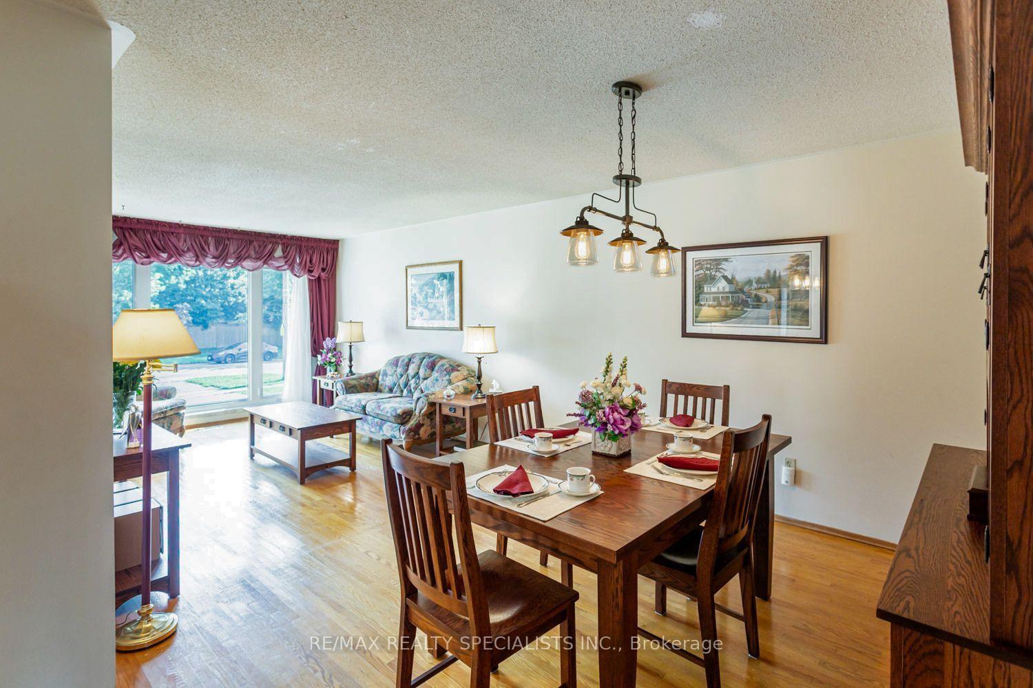 Photo 8 of 32 Falconer Drive, Mississauga, Streetsville — HOMEH