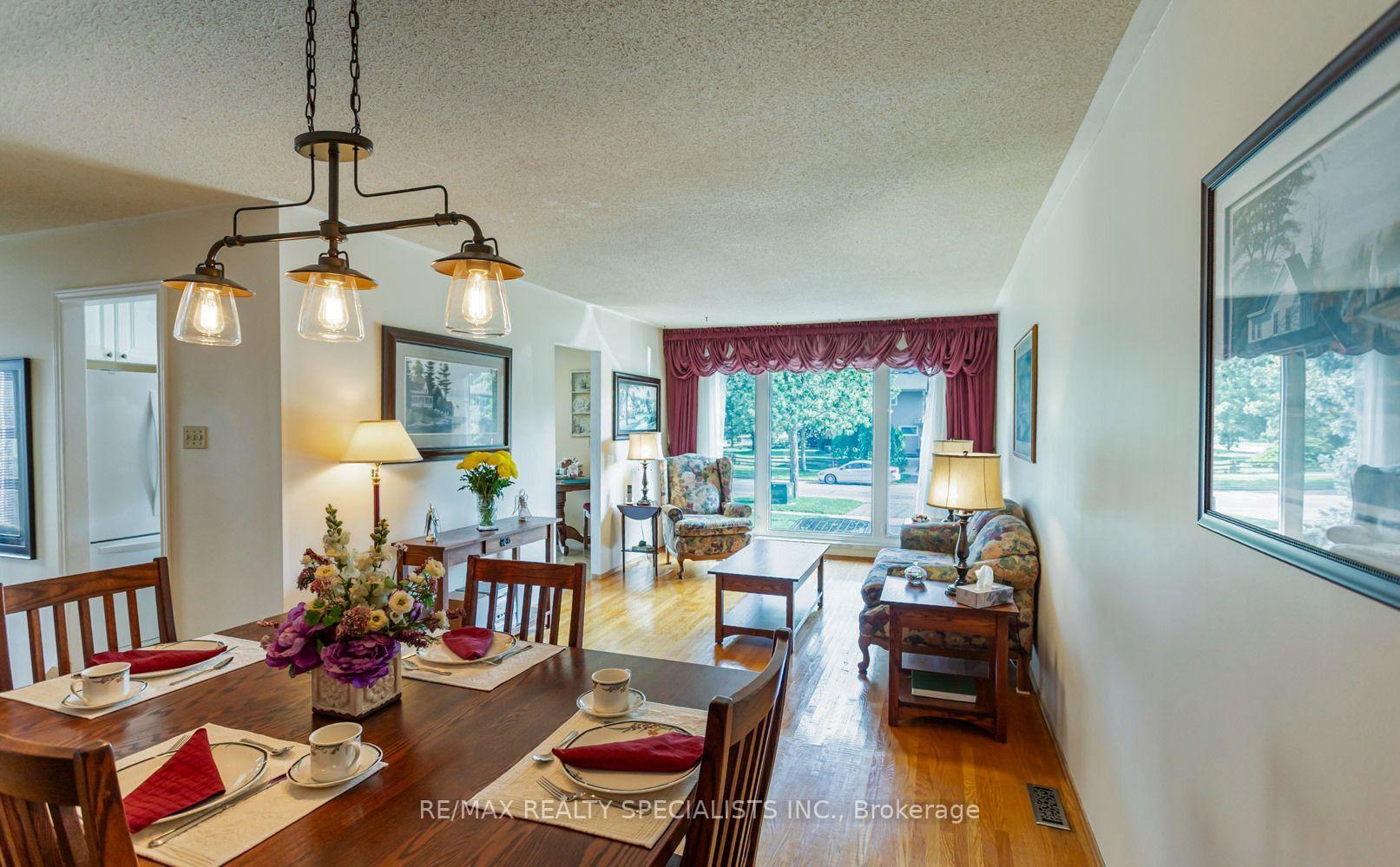 Photo 9 of 32 Falconer Drive, Mississauga, Streetsville — HOMEH