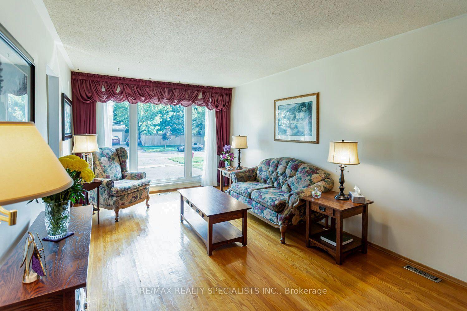 Photo 11 of 32 Falconer Drive, Mississauga, Streetsville — HOMEH