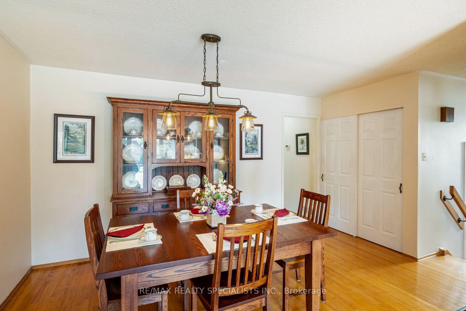 Photo 12 of 32 Falconer Drive, Mississauga, Streetsville — HOMEH