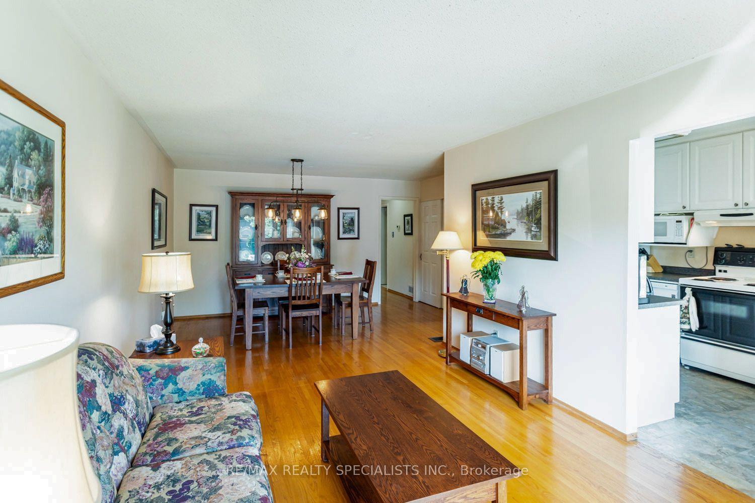 Photo 13 of 32 Falconer Drive, Mississauga, Streetsville — HOMEH