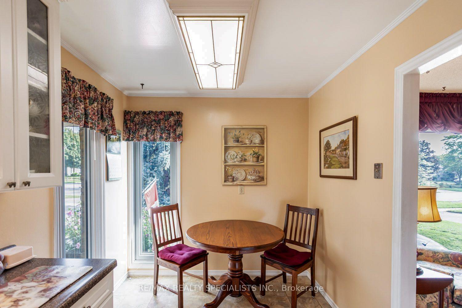 Photo 14 of 32 Falconer Drive, Mississauga, Streetsville — HOMEH