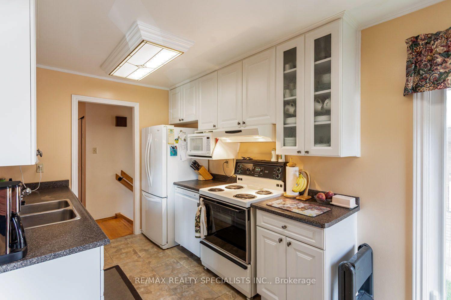 Photo 15 of 32 Falconer Drive, Mississauga, Streetsville — HOMEH