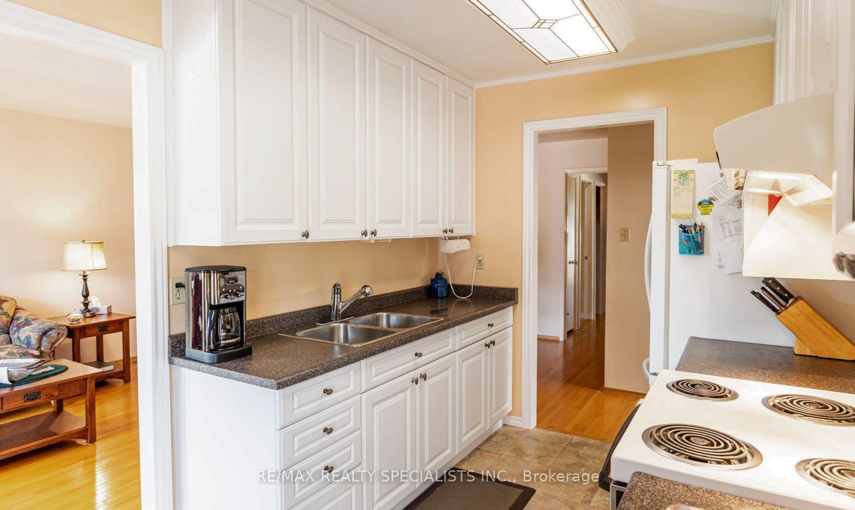 Photo 16 of 32 Falconer Drive, Mississauga, Streetsville — HOMEH