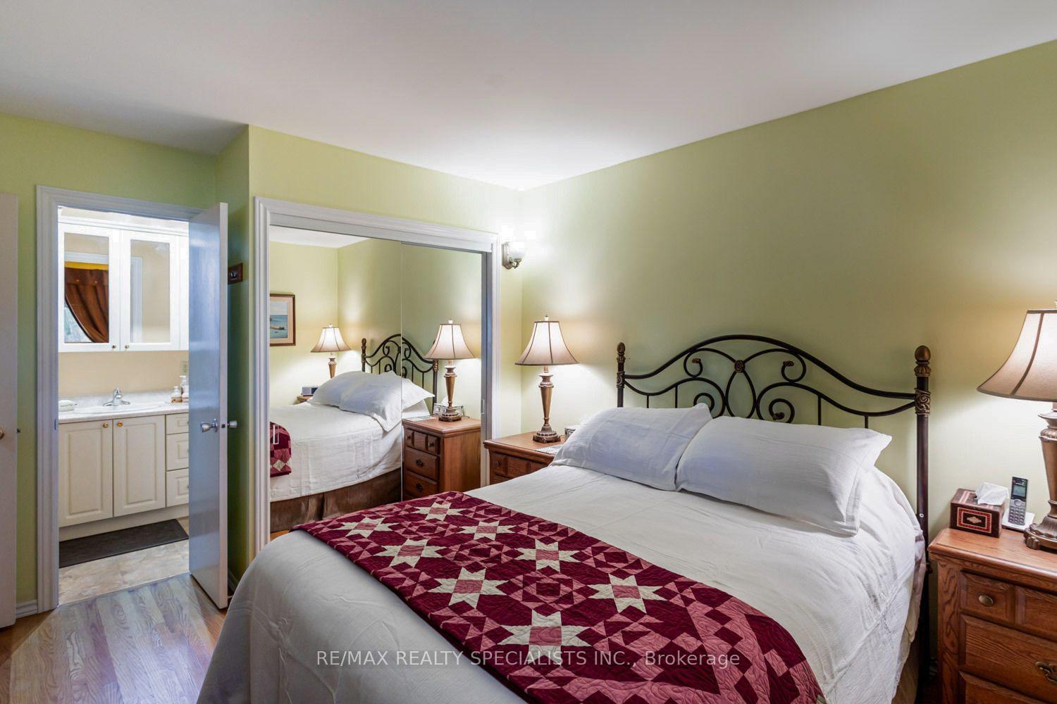 Photo 18 of 32 Falconer Drive, Mississauga, Streetsville — HOMEH