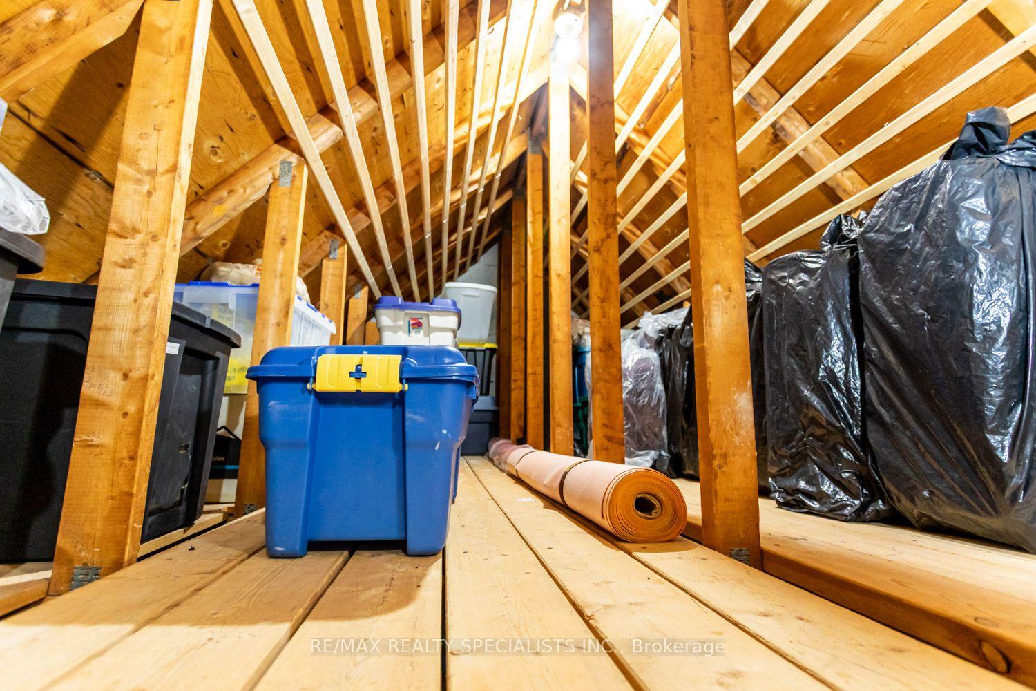 Photo 27 of 32 Falconer Drive, Mississauga, Streetsville — HOMEH