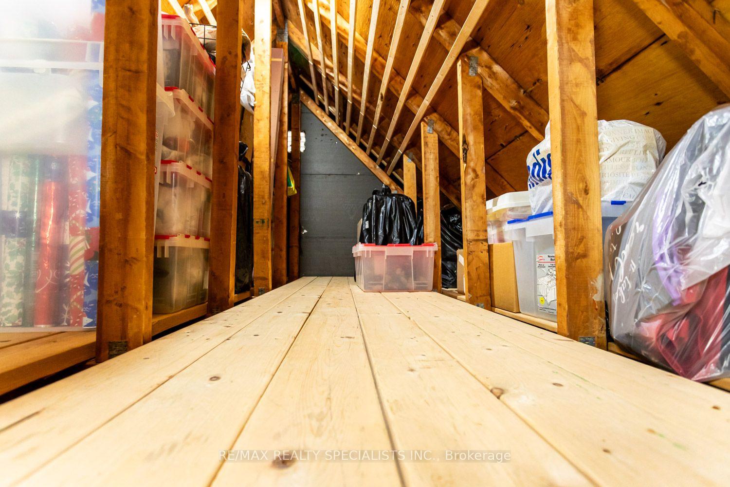 Photo 28 of 32 Falconer Drive, Mississauga, Streetsville — HOMEH