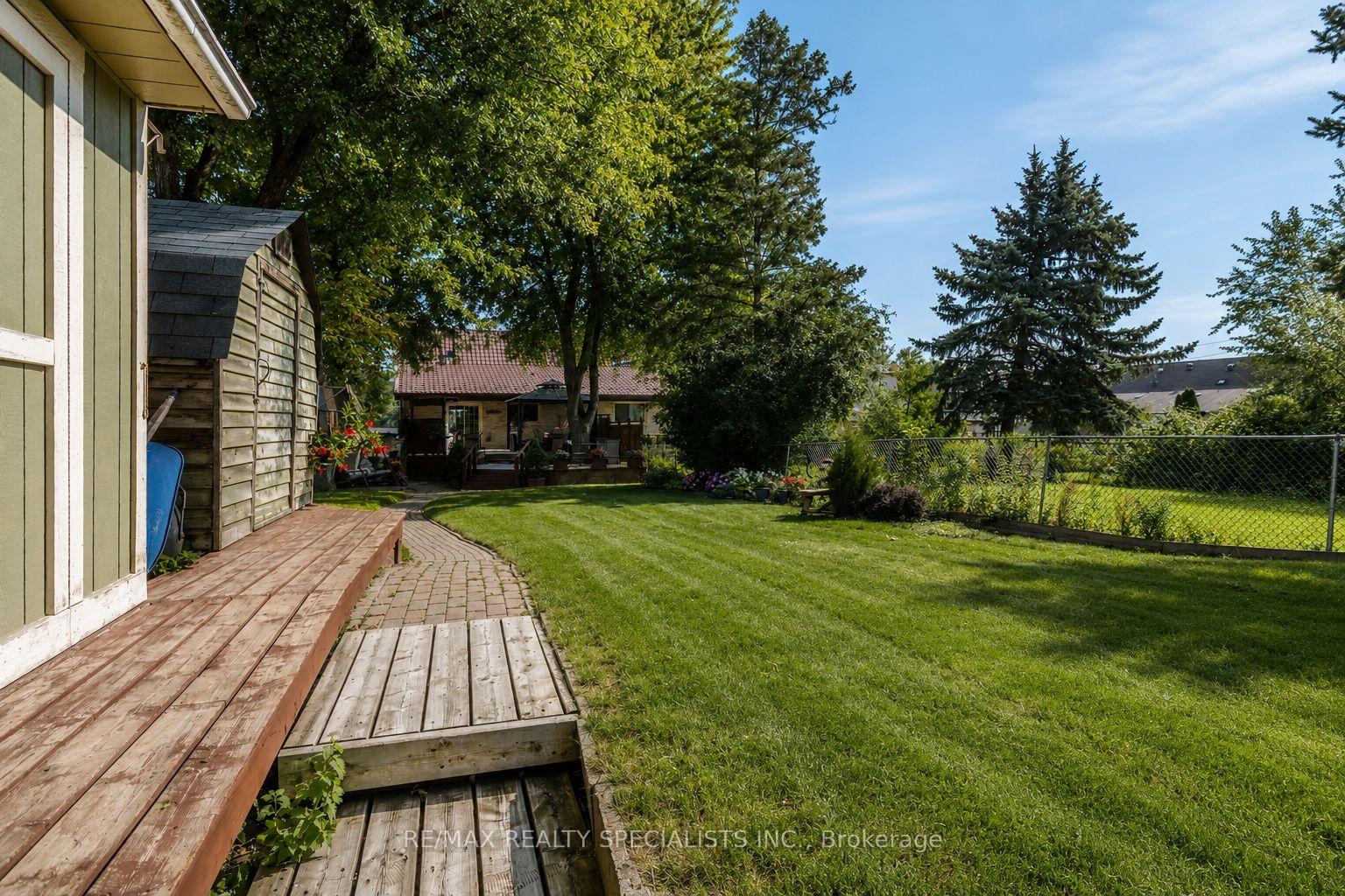 Photo 42 of 32 Falconer Drive, Mississauga, Streetsville — HOMEH