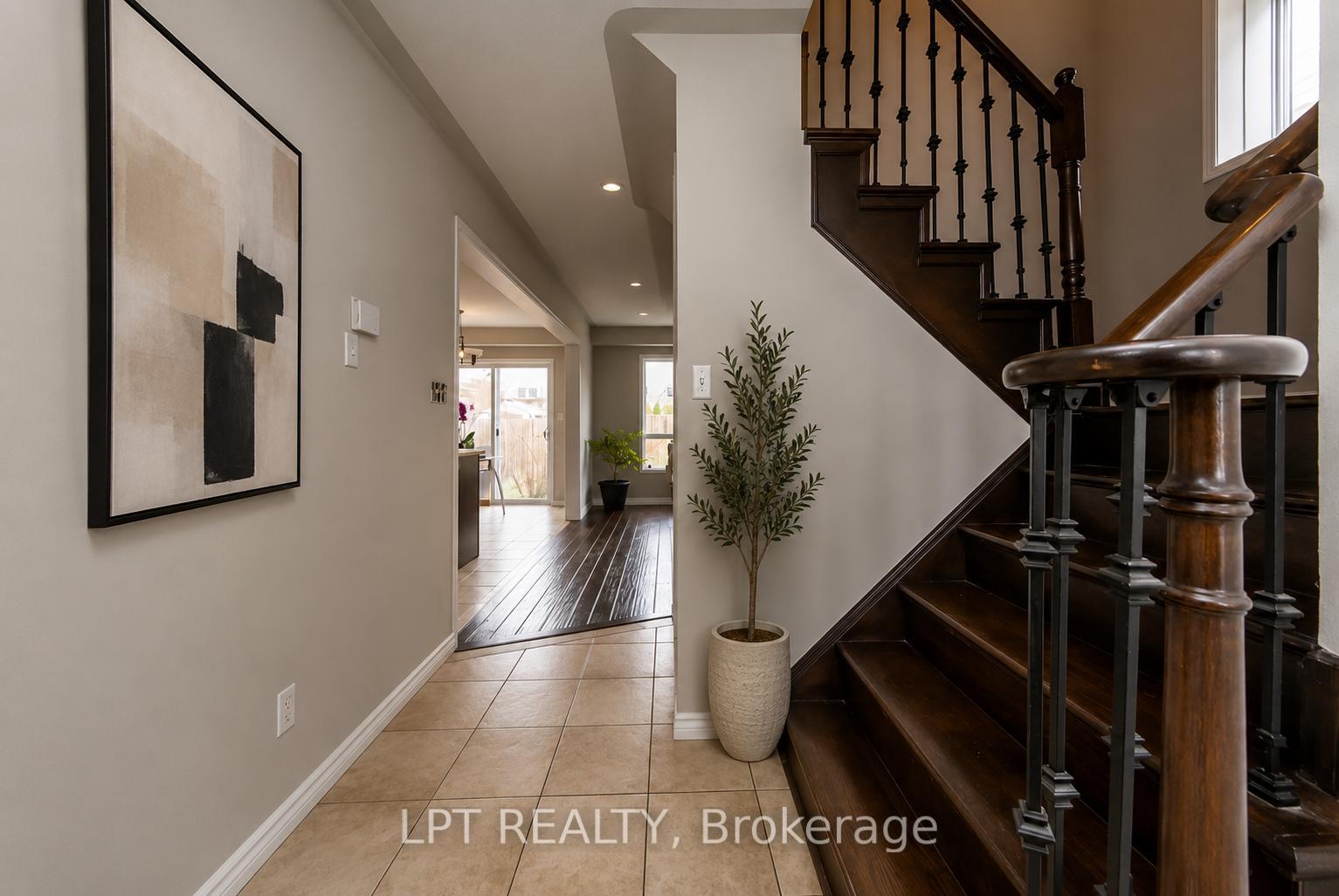 Photo 6 of 690 Brasswinds Trail, Oshawa, Pinecrest — HOMEH