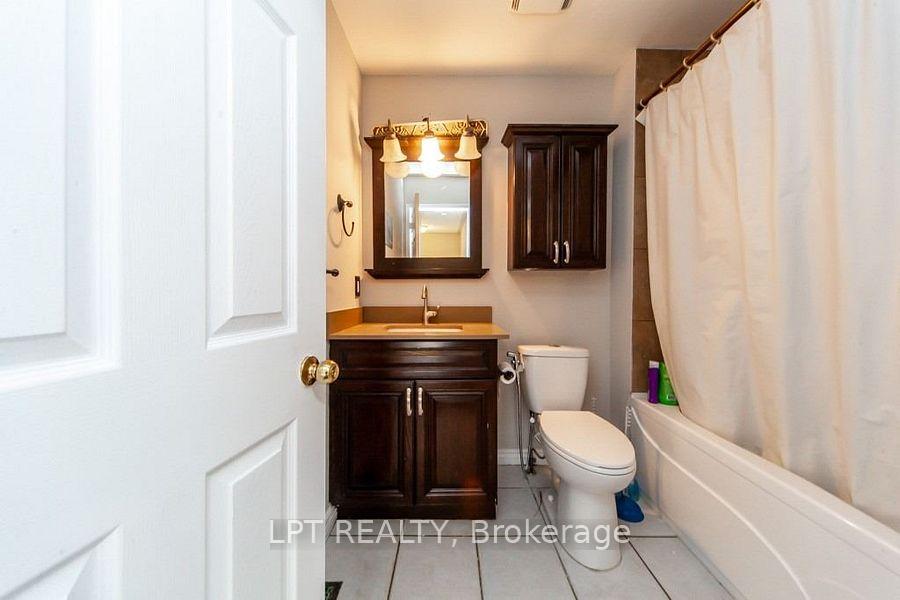 Photo 16 of 690 Brasswinds Trail, Oshawa, Pinecrest — HOMEH