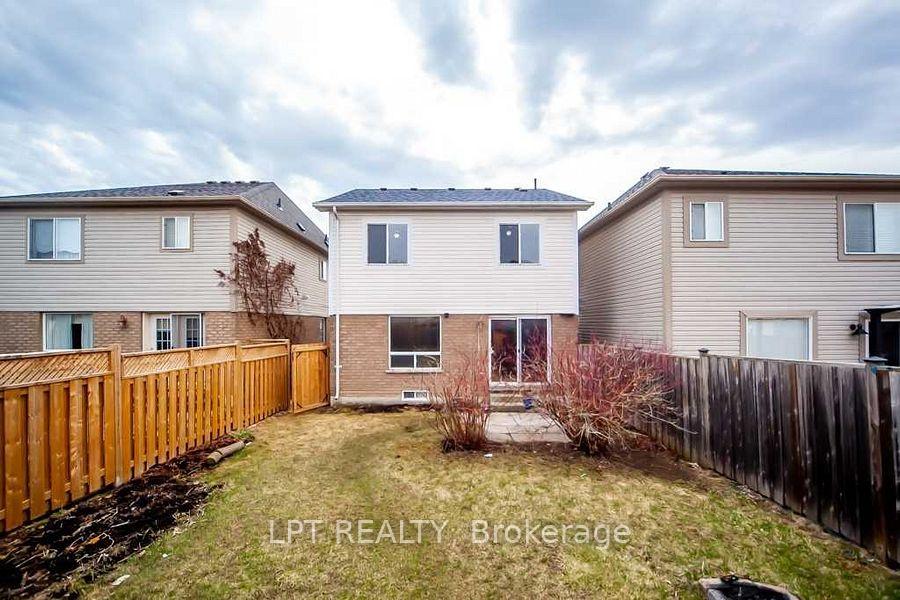 Photo 18 of 690 Brasswinds Trail, Oshawa, Pinecrest — HOMEH