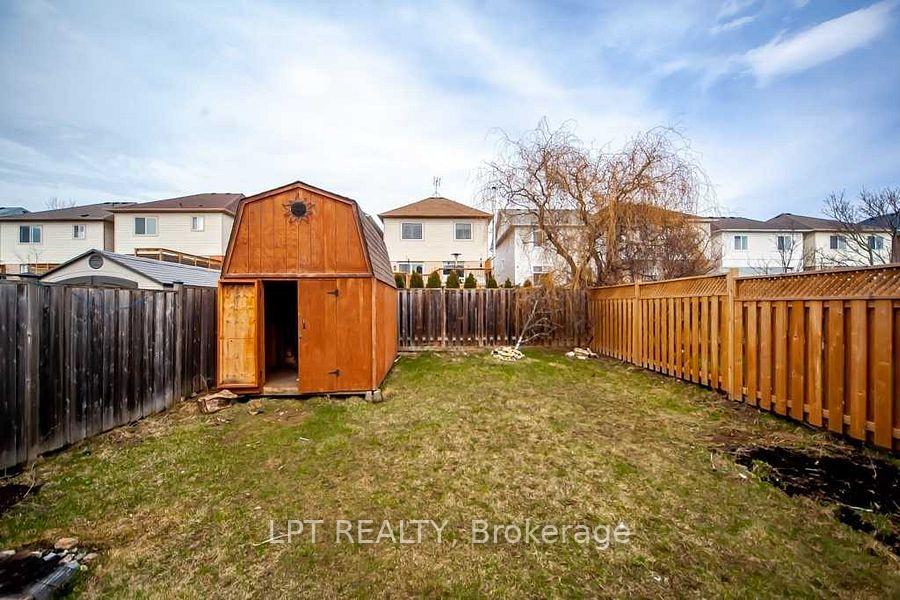 Photo 19 of 690 Brasswinds Trail, Oshawa, Pinecrest — HOMEH
