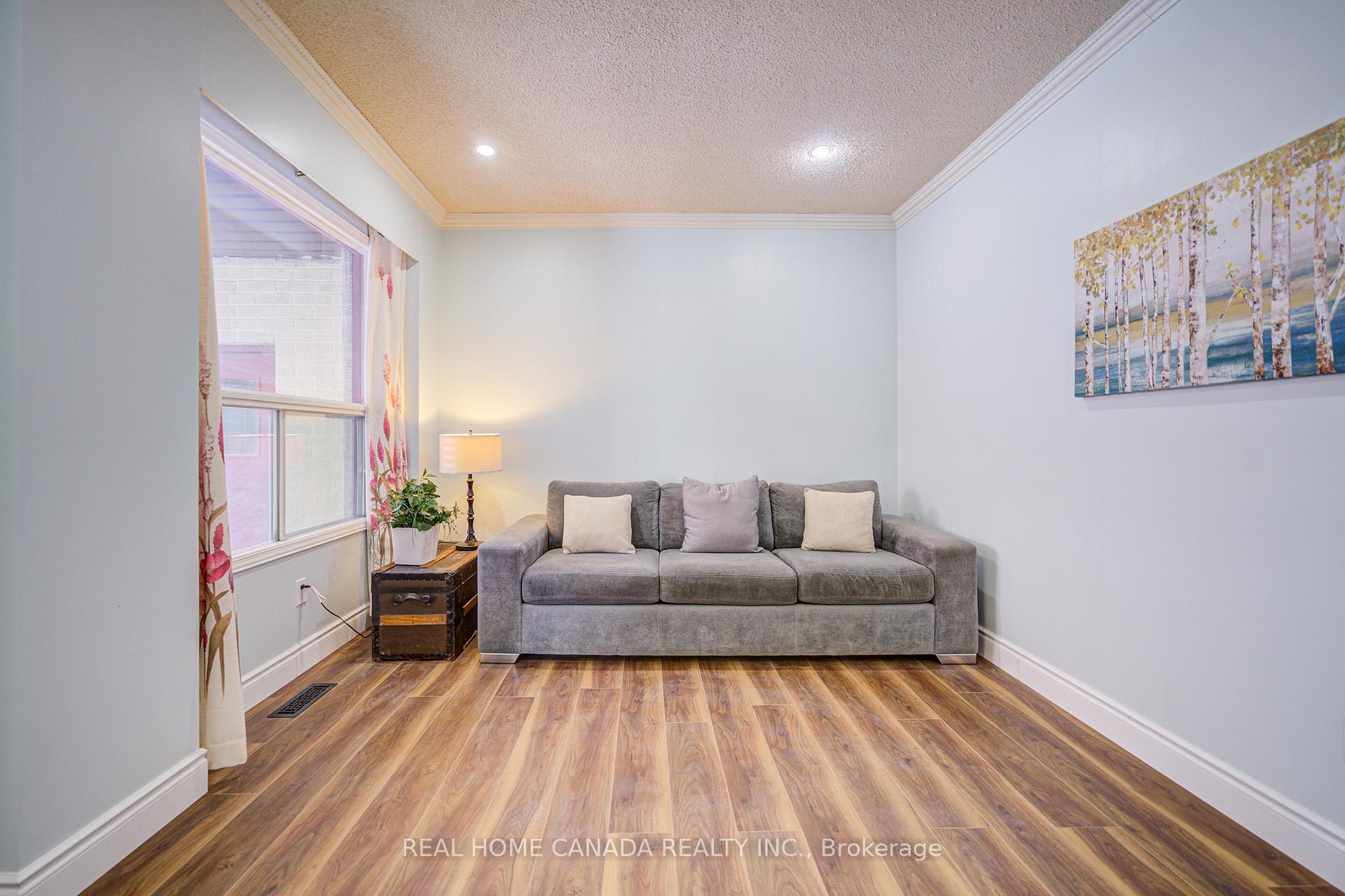 Photo 1 of 21 Hallen Road, Brampton, Fletcher's West — HOMEH