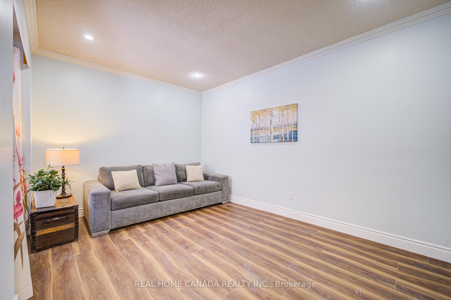 Photo 2 of 21 Hallen Road, Brampton, Fletcher's West — HOMEH