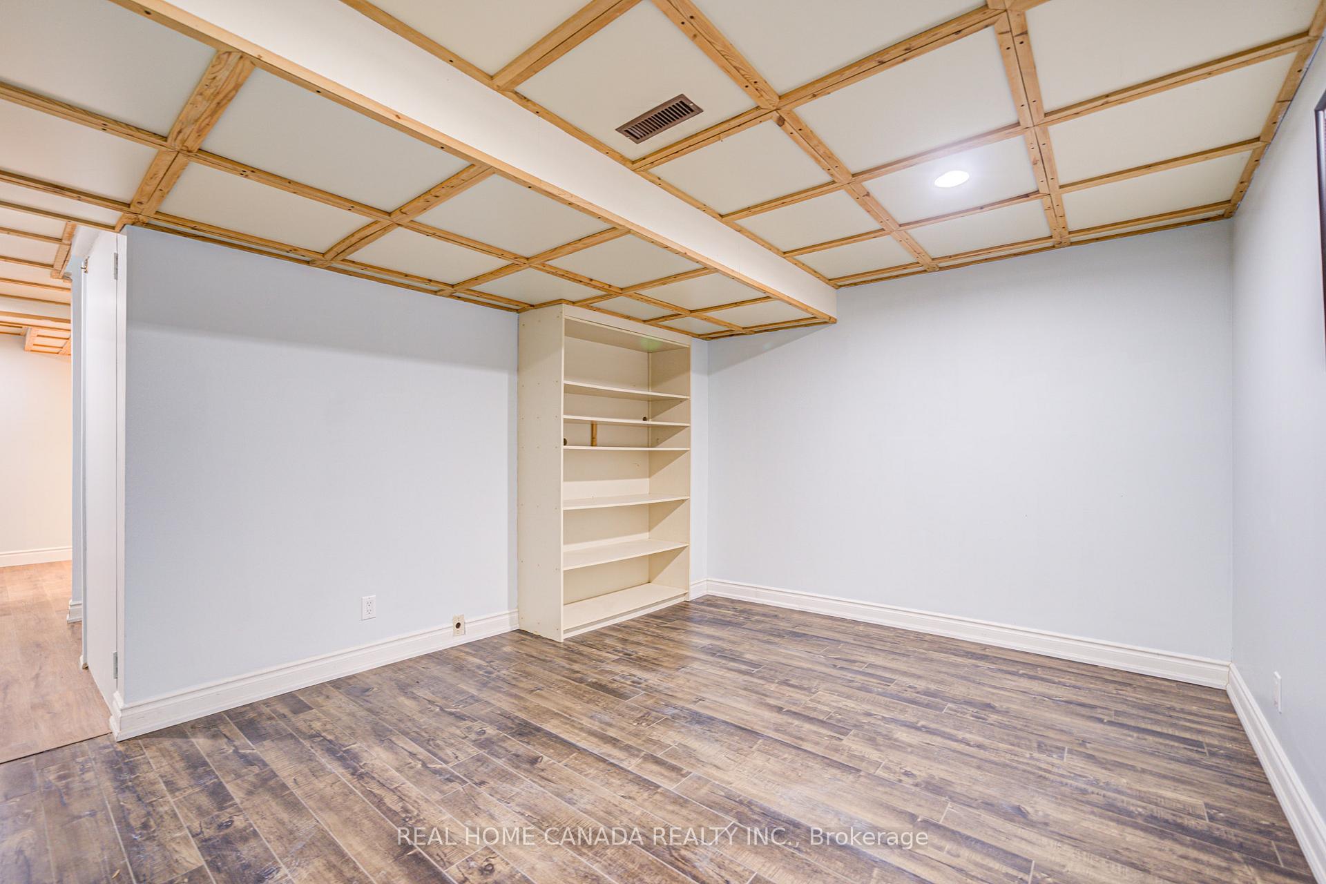 Photo 32 of 21 Hallen Road, Brampton, Fletcher's West — HOMEH