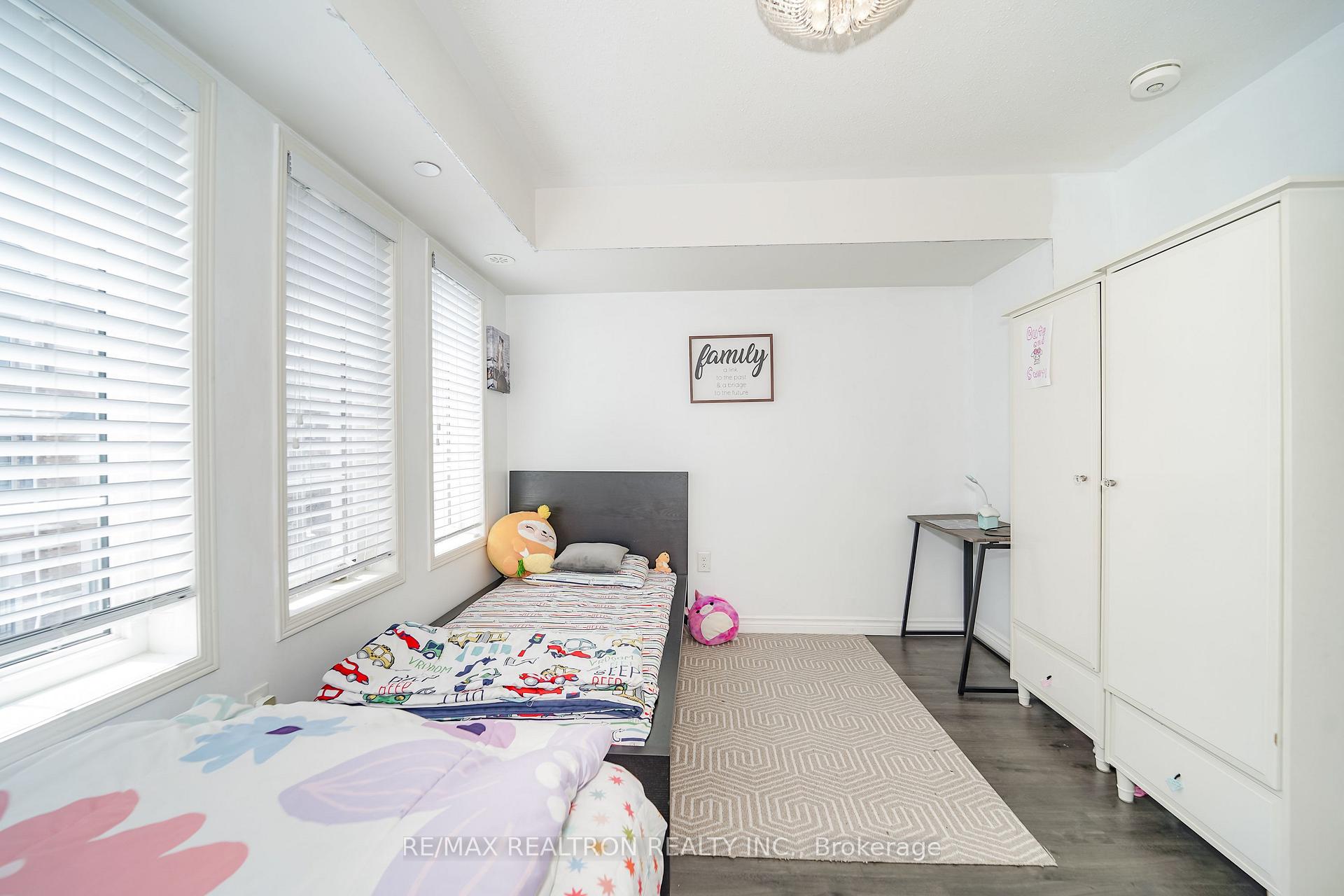 Photo 11 of 34 Glenstal Path, Oshawa, Windfields — HOMEH