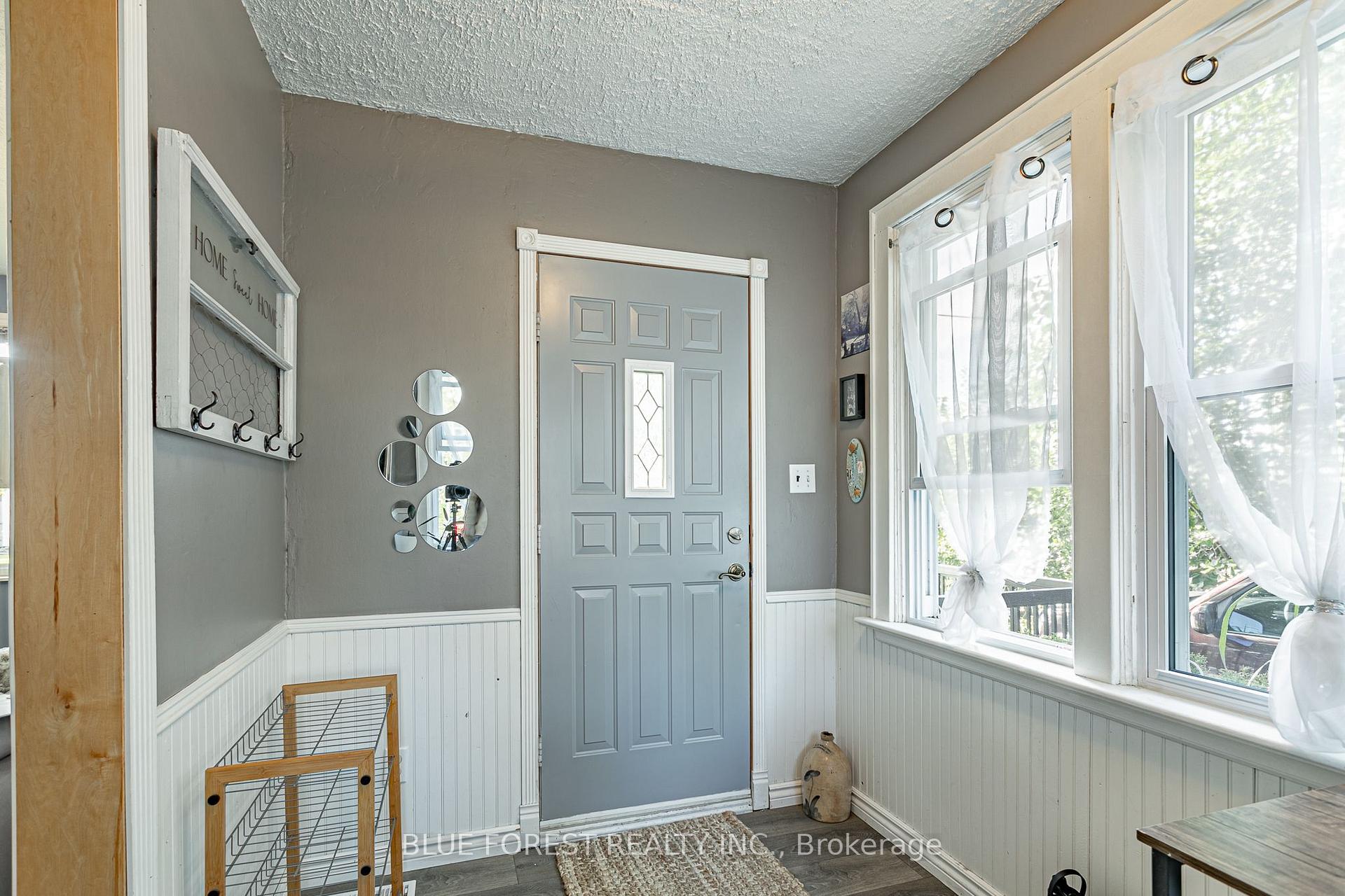 Photo 5 of 354 Calgary Street, London, East H — HOMEH