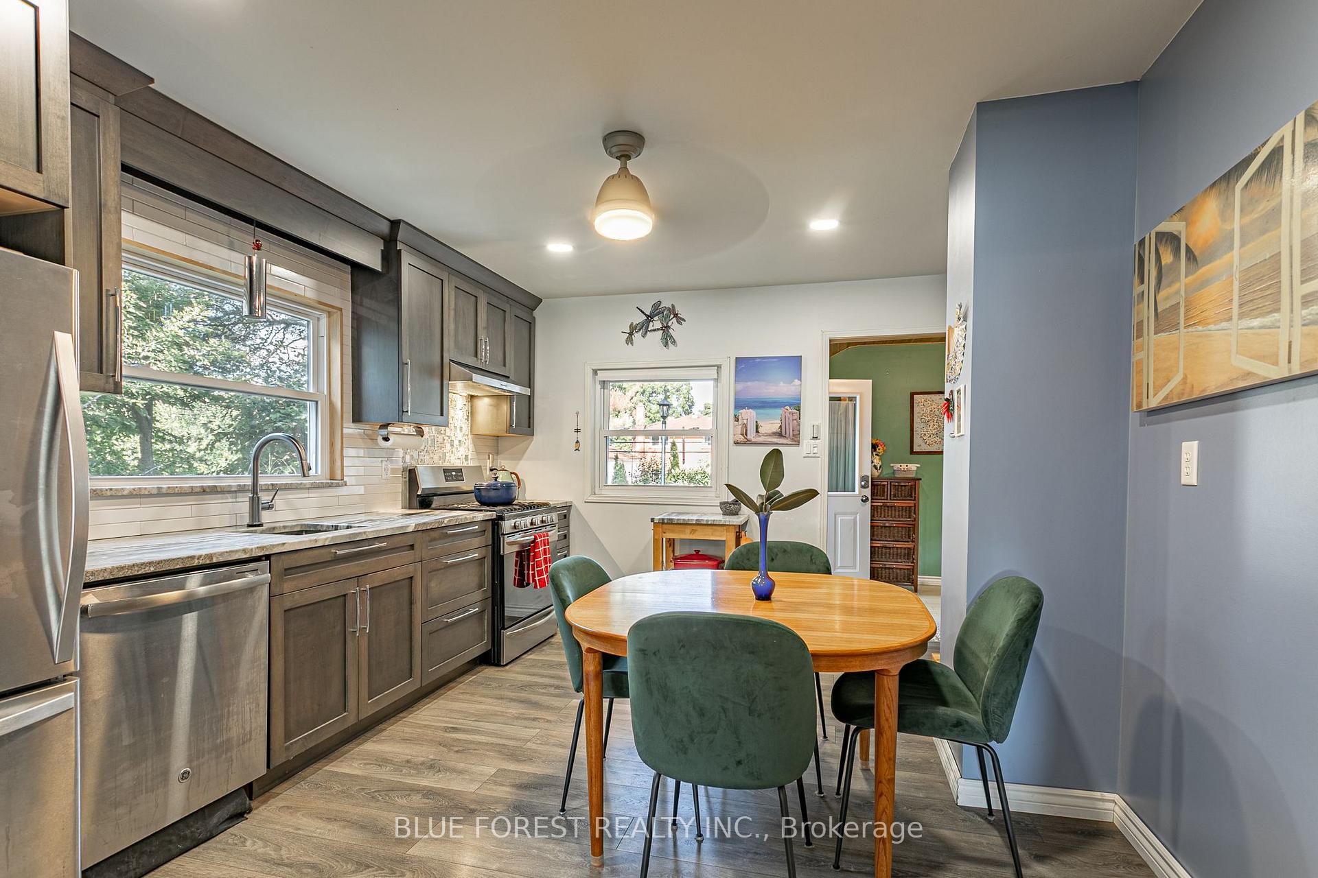 Photo 10 of 354 Calgary Street, London, East H — HOMEH