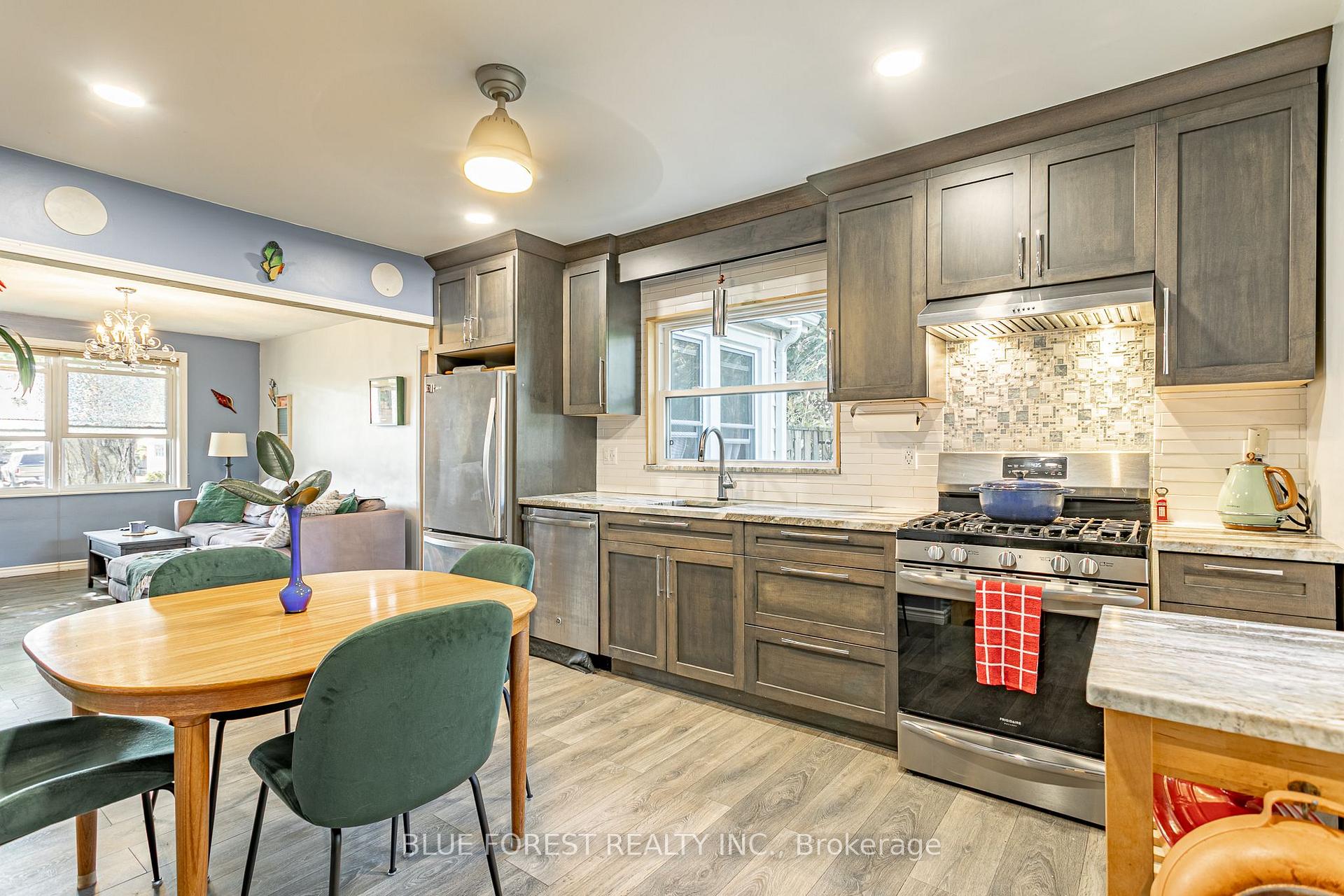 Photo 13 of 354 Calgary Street, London, East H — HOMEH