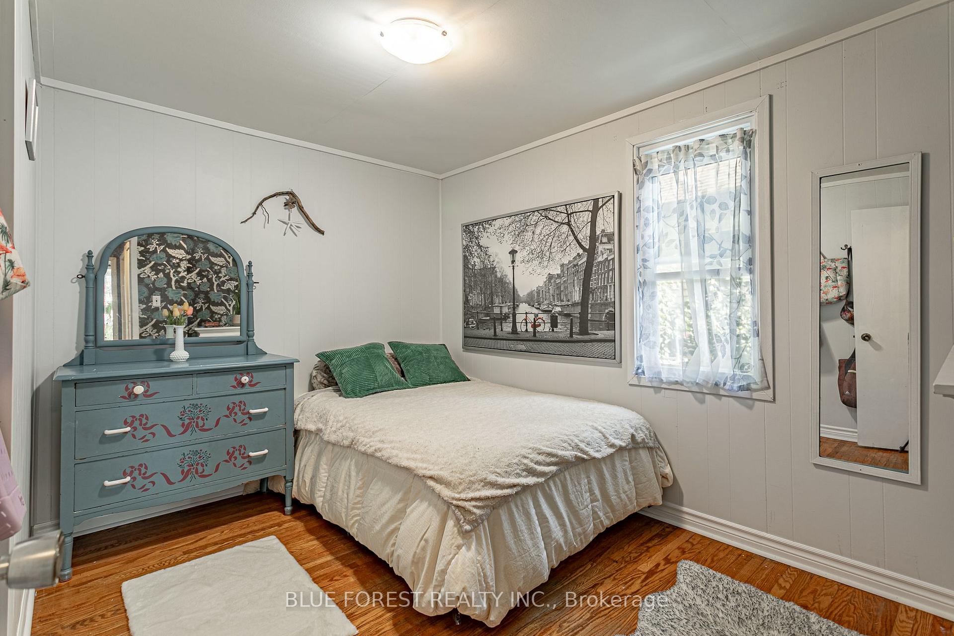 Photo 21 of 354 Calgary Street, London, East H — HOMEH