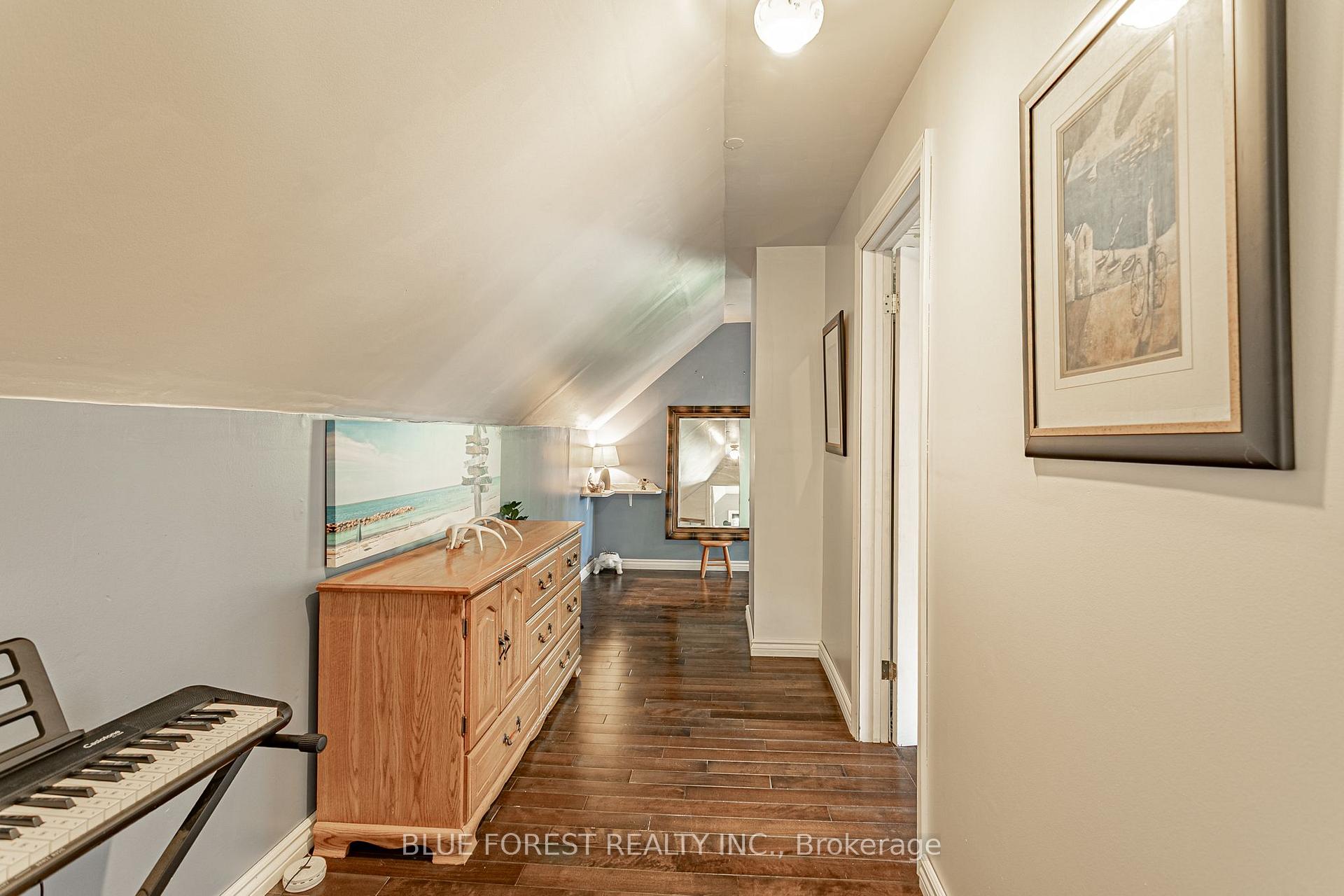 Photo 31 of 354 Calgary Street, London, East H — HOMEH