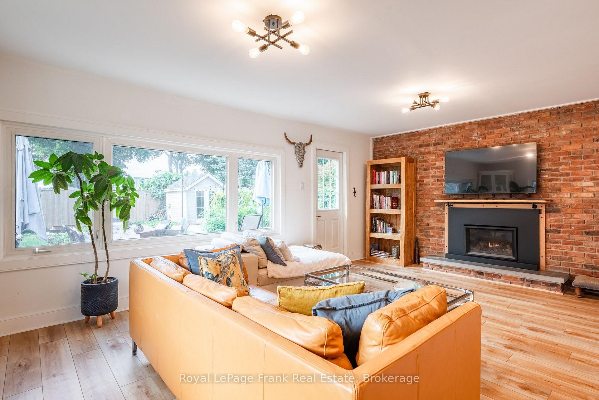 Photo of 6254 Russell Street