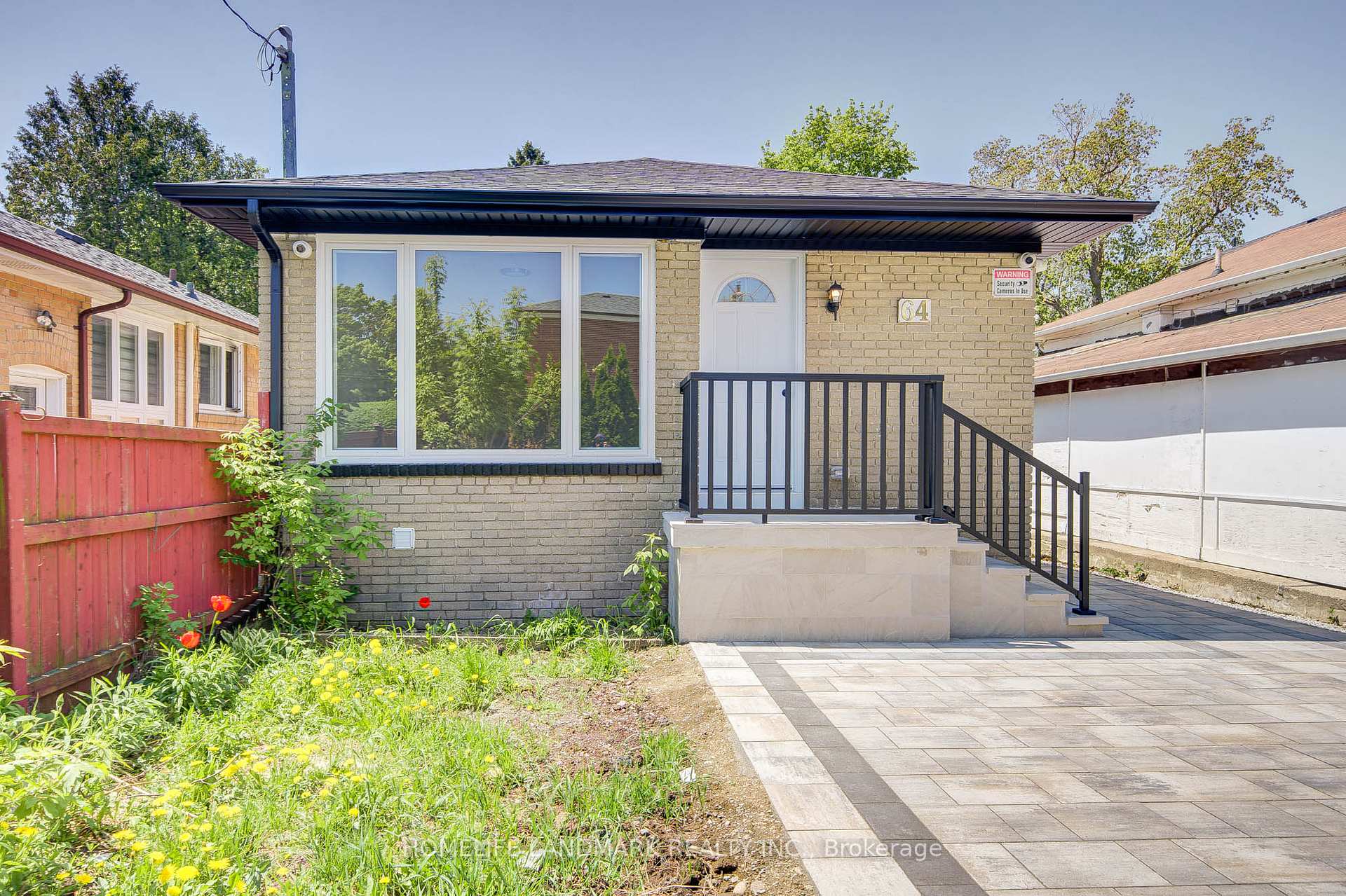 Photo 4 of 64 Laurel Avenue, Scarborough, Kennedy Park — HOMEH