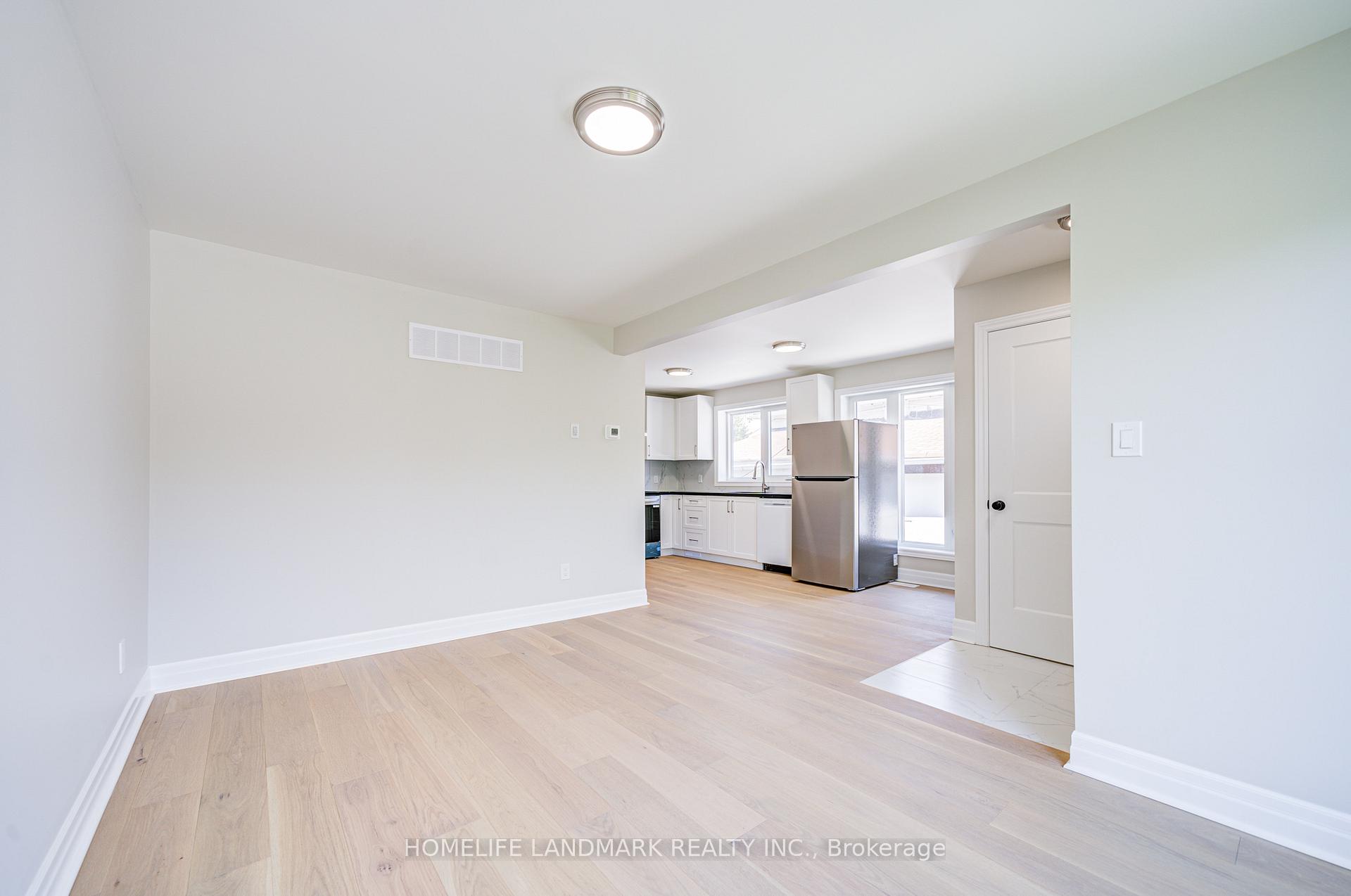 Photo 14 of 64 Laurel Avenue, Scarborough, Kennedy Park — HOMEH